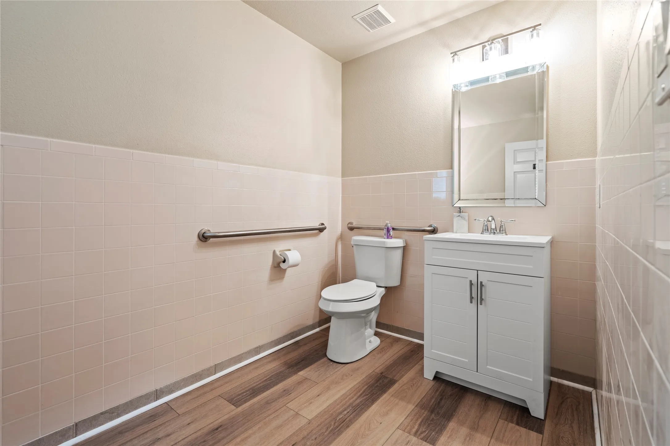 Office For Rent in Tarrant County , 2204 Park Springs Boulevard, Arlington, Texas 76013, 0, 0, Garage spaces, 0 Sqft, built in 1997, mls#21307708, Real Estate Agent in Arlington, Homes For Rent in Tarrant county, Homes For Rent in Arlington, Realtor in Arlington Texas, Real Estate Brokerage Independent Realty Texas, Luminita Cordes Realtor