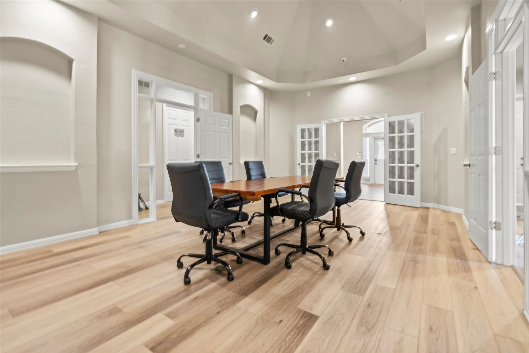 Office For Rent in Tarrant County , 2204 Park Springs Boulevard, Arlington, Texas 76013, 0, 0, Garage spaces, 0 Sqft, built in 1997, mls#21307708, Real Estate Agent in Arlington, Homes For Rent in Tarrant county, Homes For Rent in Arlington, Realtor in Arlington Texas, Real Estate Brokerage Independent Realty Texas, Luminita Cordes Realtor