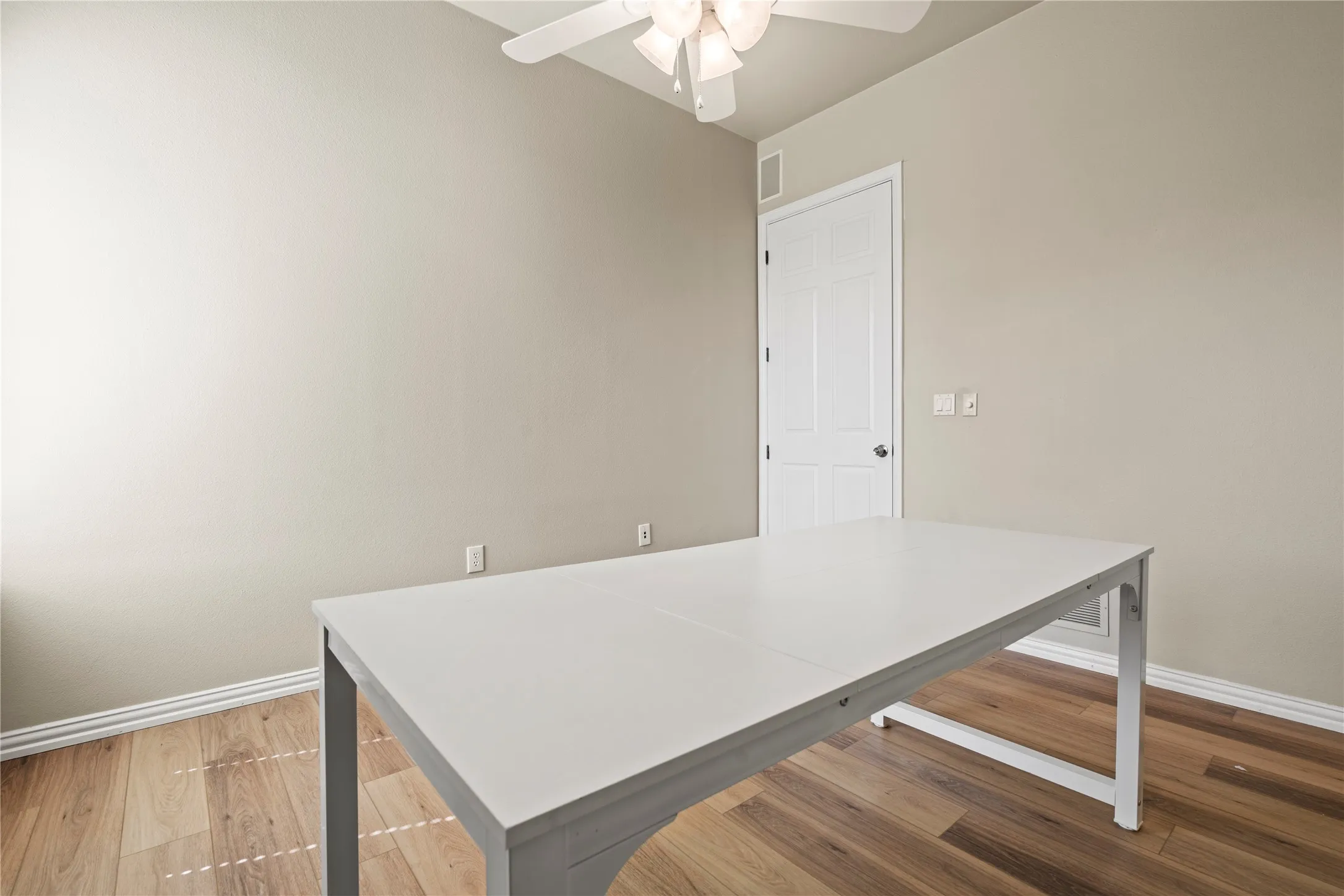 Office For Rent in Tarrant County , 2204 Park Springs Boulevard, Arlington, Texas 76013, 0, 0, Garage spaces, 0 Sqft, built in 1997, mls#21307708, Real Estate Agent in Arlington, Homes For Rent in Tarrant county, Homes For Rent in Arlington, Realtor in Arlington Texas, Real Estate Brokerage Independent Realty Texas, Luminita Cordes Realtor
