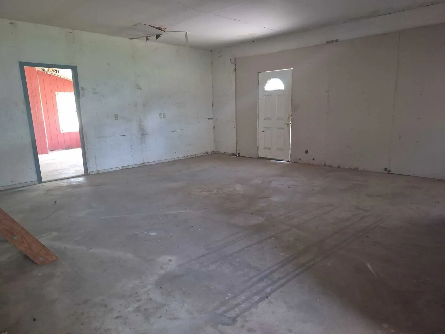 Manufactured Home For Sale in Brown County , 3130 Seabreeze Drive, May, Texas 76857, 4 Bedroom, 2 Bathroom, Garage spaces, 2,228 Sqft, built in 1996, mls#21303362, Real Estate Agent in May, Homes For Sale in Brown county, Homes For Sale in May, Realtor in May Texas, Real Estate Brokerage Independent Realty Texas, Luminita Cordes Realtor