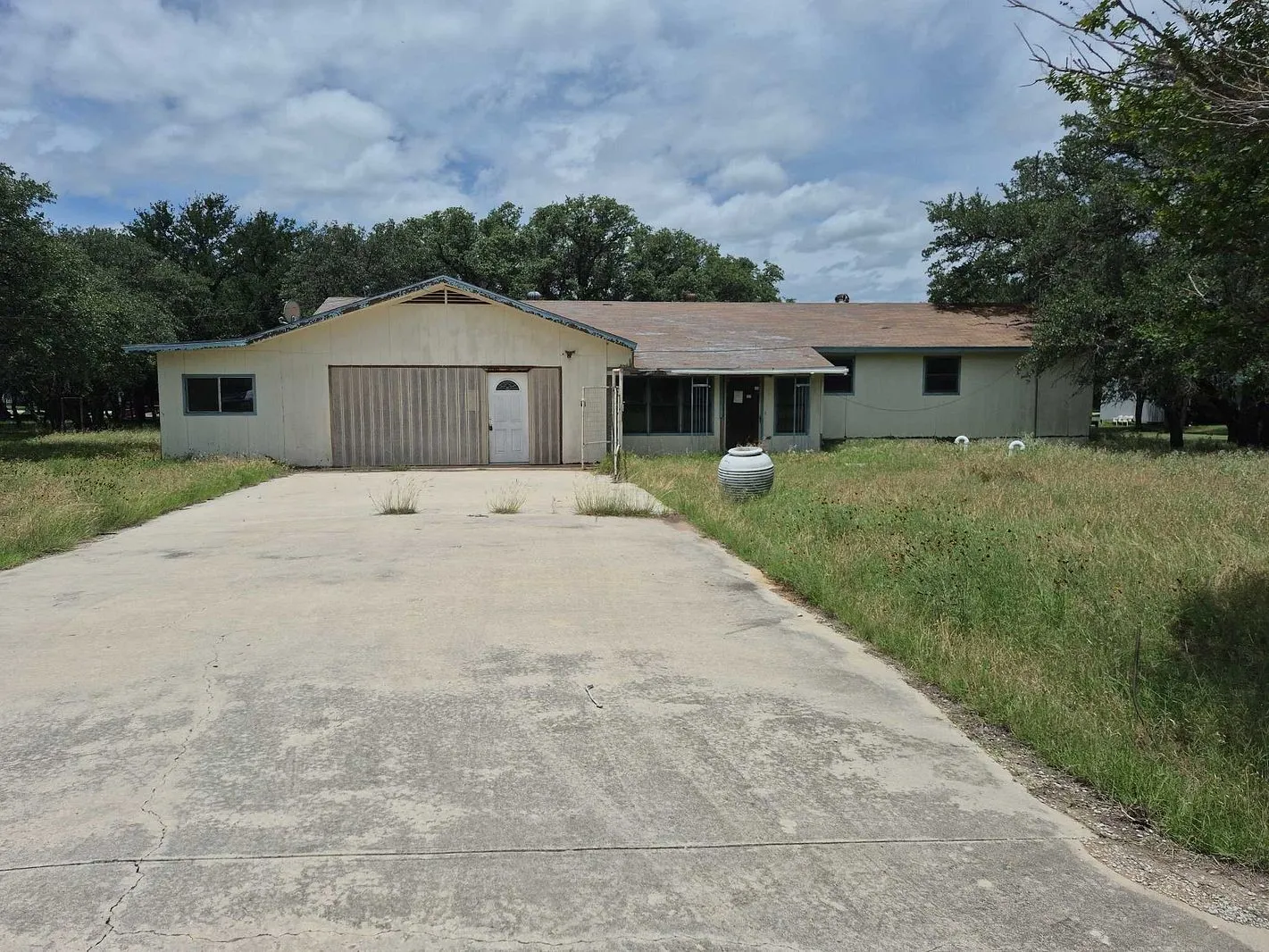 Manufactured Home For Sale in Brown County , 3130 Seabreeze Drive, May, Texas 76857, 4 Bedroom, 2 Bathroom, Garage spaces, 2,228 Sqft, built in 1996, mls#21303362, Real Estate Agent in May, Homes For Sale in Brown county, Homes For Sale in May, Realtor in May Texas, Real Estate Brokerage Independent Realty Texas, Luminita Cordes Realtor