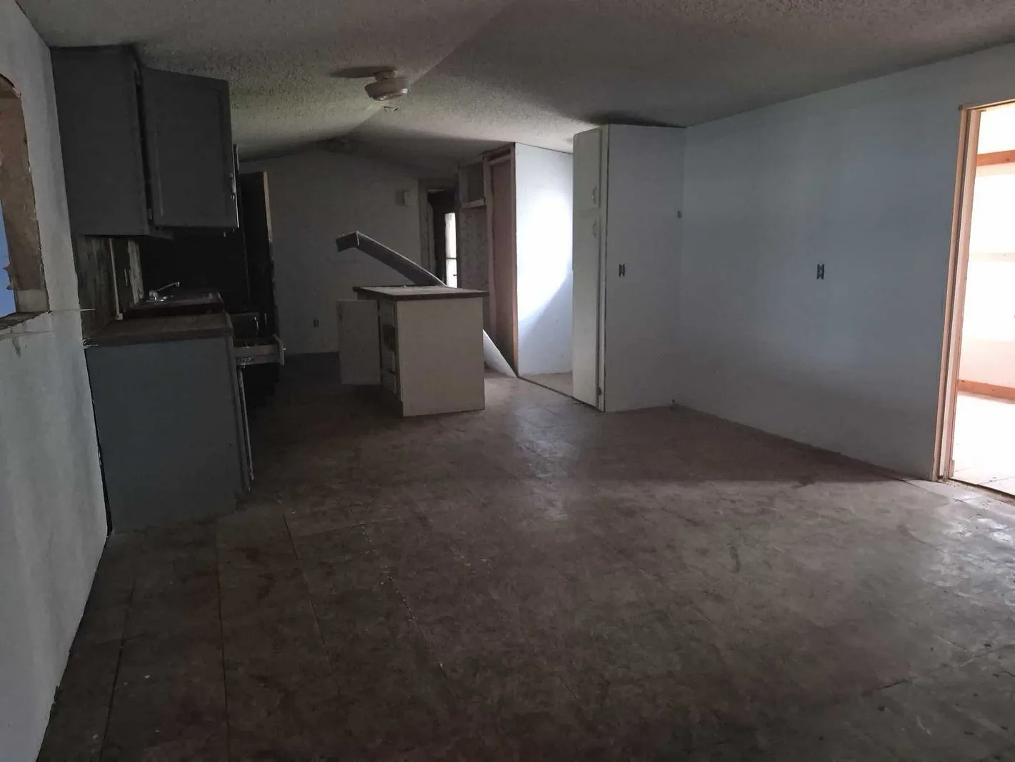 Manufactured Home For Sale in Brown County , 3130 Seabreeze Drive, May, Texas 76857, 4 Bedroom, 2 Bathroom, Garage spaces, 2,228 Sqft, built in 1996, mls#21303362, Real Estate Agent in May, Homes For Sale in Brown county, Homes For Sale in May, Realtor in May Texas, Real Estate Brokerage Independent Realty Texas, Luminita Cordes Realtor