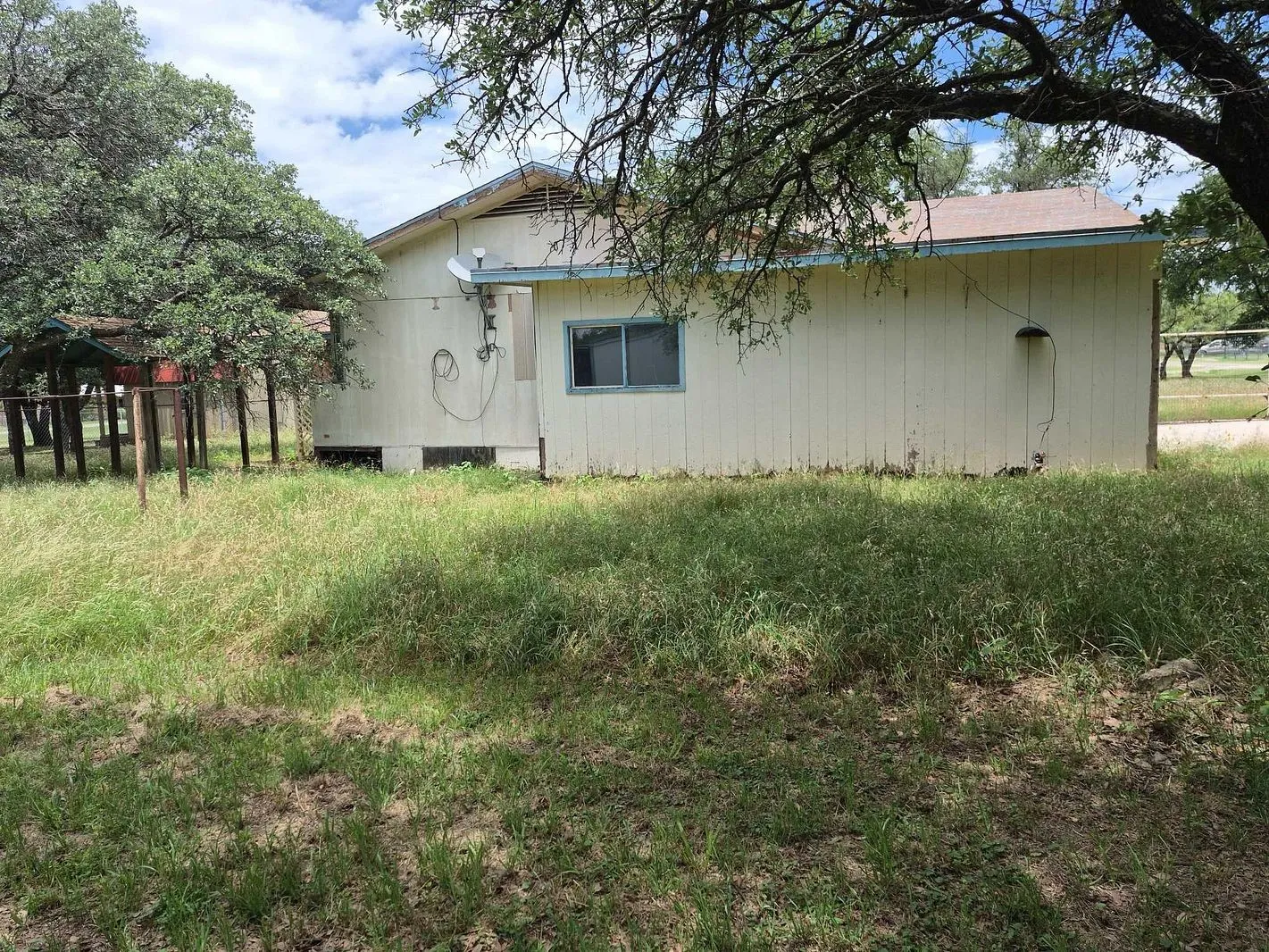 Manufactured Home For Sale in Brown County , 3130 Seabreeze Drive, May, Texas 76857, 4 Bedroom, 2 Bathroom, Garage spaces, 2,228 Sqft, built in 1996, mls#21303362, Real Estate Agent in May, Homes For Sale in Brown county, Homes For Sale in May, Realtor in May Texas, Real Estate Brokerage Independent Realty Texas, Luminita Cordes Realtor