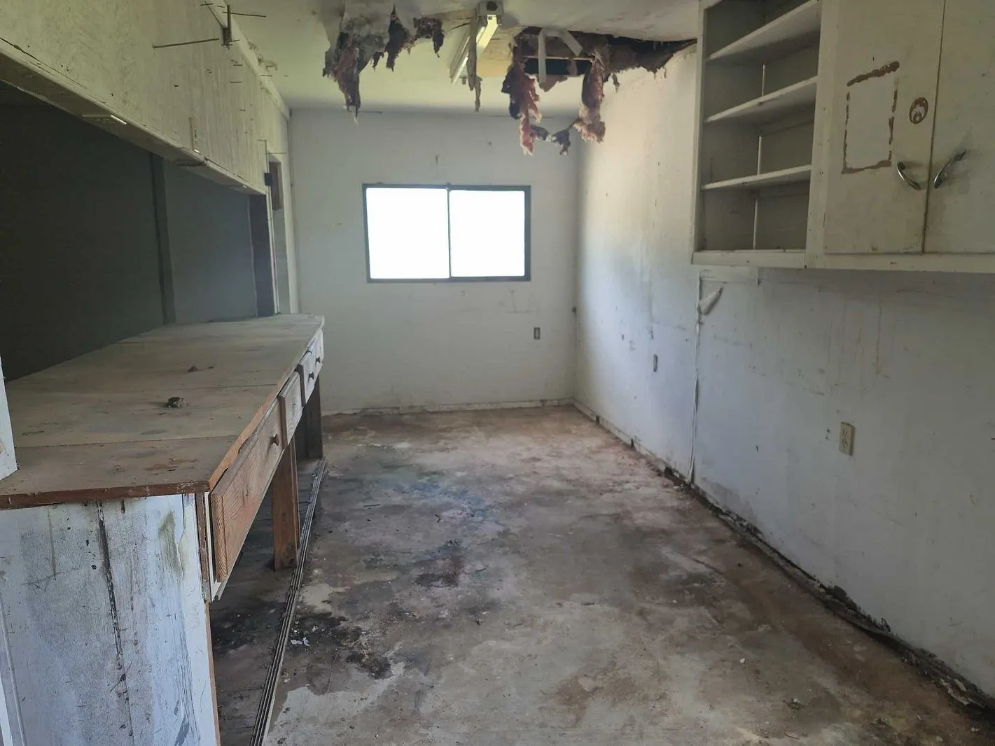 Manufactured Home For Sale in Brown County , 3130 Seabreeze Drive, May, Texas 76857, 4 Bedroom, 2 Bathroom, Garage spaces, 2,228 Sqft, built in 1996, mls#21303362, Real Estate Agent in May, Homes For Sale in Brown county, Homes For Sale in May, Realtor in May Texas, Real Estate Brokerage Independent Realty Texas, Luminita Cordes Realtor
