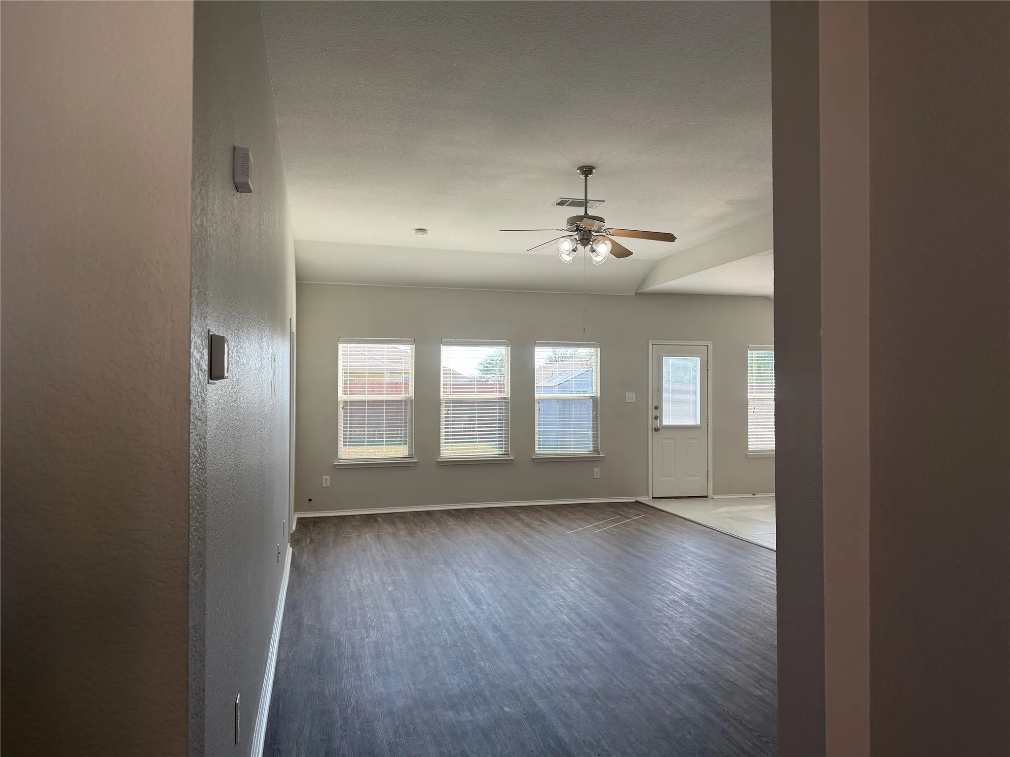Single Family Residence For Rent in Collin County , 301 Meadow Lark Lane, Anna, Texas 75409, 3 Bedroom, 2 Bathroom, 2 Garage spaces, 1,391 Sqft, built in 2005, mls#21307720, Real Estate Agent in Anna, Homes For Rent in Collin county, Homes For Rent in Anna, Realtor in Anna Texas, Real Estate Brokerage Independent Realty Texas, Luminita Cordes Realtor