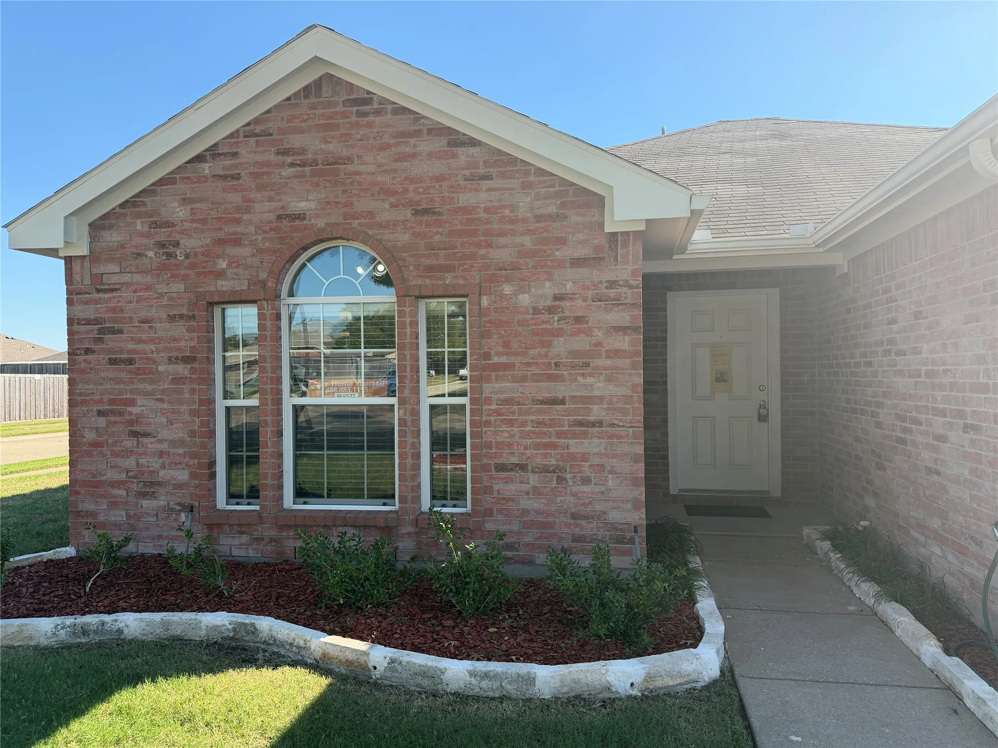 Single Family Residence For Rent in Collin County , 301 Meadow Lark Lane, Anna, Texas 75409, 3 Bedroom, 2 Bathroom, 2 Garage spaces, 1,391 Sqft, built in 2005, mls#21307720, Real Estate Agent in Anna, Homes For Rent in Collin county, Homes For Rent in Anna, Realtor in Anna Texas, Real Estate Brokerage Independent Realty Texas, Luminita Cordes Realtor