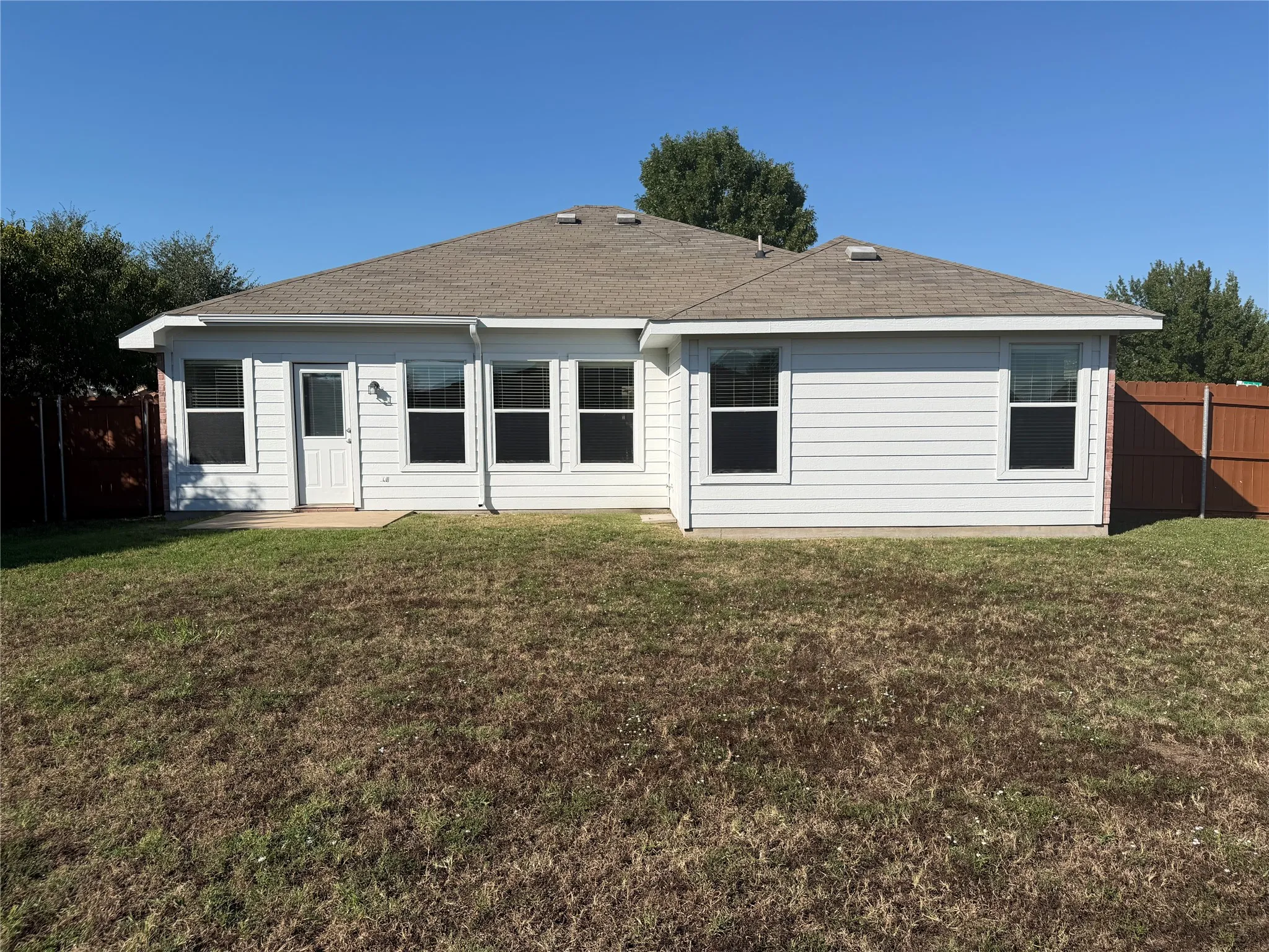 Single Family Residence For Rent in Collin County , 301 Meadow Lark Lane, Anna, Texas 75409, 3 Bedroom, 2 Bathroom, 2 Garage spaces, 1,391 Sqft, built in 2005, mls#21307720, Real Estate Agent in Anna, Homes For Rent in Collin county, Homes For Rent in Anna, Realtor in Anna Texas, Real Estate Brokerage Independent Realty Texas, Luminita Cordes Realtor