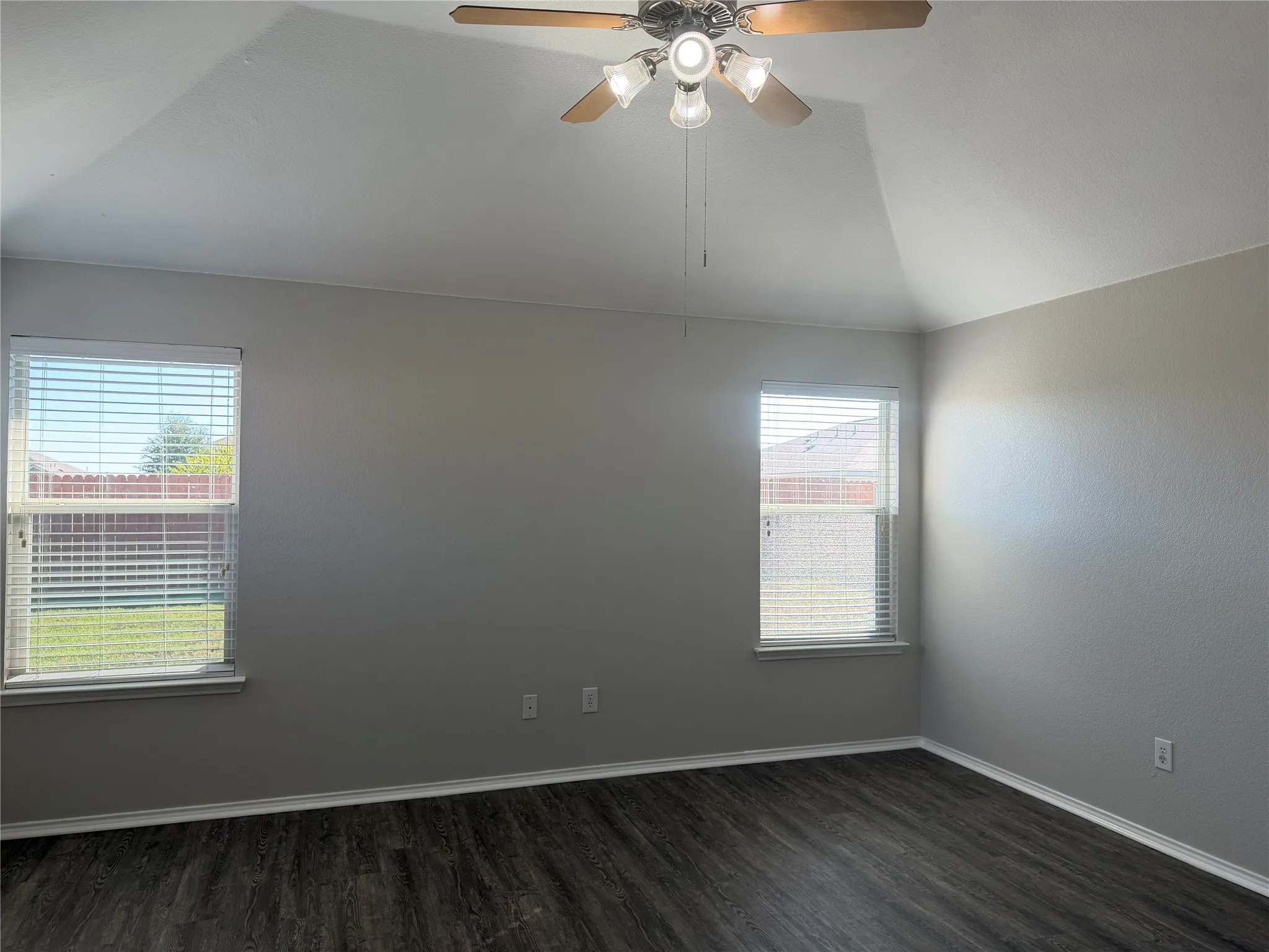 Single Family Residence For Rent in Collin County , 301 Meadow Lark Lane, Anna, Texas 75409, 3 Bedroom, 2 Bathroom, 2 Garage spaces, 1,391 Sqft, built in 2005, mls#21307720, Real Estate Agent in Anna, Homes For Rent in Collin county, Homes For Rent in Anna, Realtor in Anna Texas, Real Estate Brokerage Independent Realty Texas, Luminita Cordes Realtor