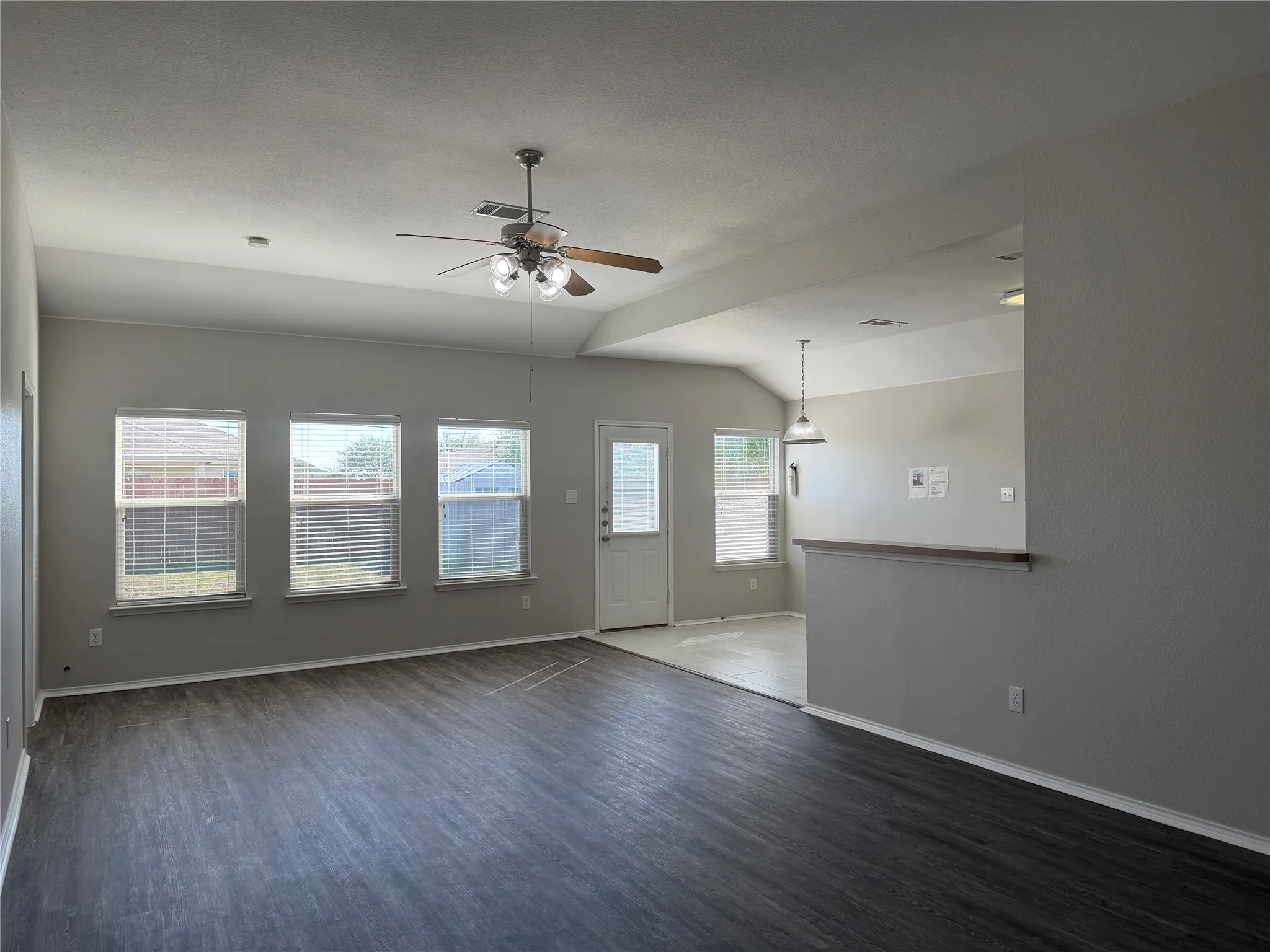 Single Family Residence For Rent in Collin County , 301 Meadow Lark Lane, Anna, Texas 75409, 3 Bedroom, 2 Bathroom, 2 Garage spaces, 1,391 Sqft, built in 2005, mls#21307720, Real Estate Agent in Anna, Homes For Rent in Collin county, Homes For Rent in Anna, Realtor in Anna Texas, Real Estate Brokerage Independent Realty Texas, Luminita Cordes Realtor