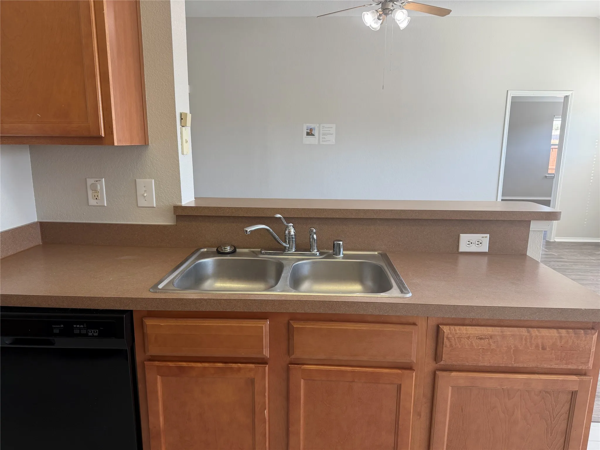 Single Family Residence For Rent in Collin County , 301 Meadow Lark Lane, Anna, Texas 75409, 3 Bedroom, 2 Bathroom, 2 Garage spaces, 1,391 Sqft, built in 2005, mls#21307720, Real Estate Agent in Anna, Homes For Rent in Collin county, Homes For Rent in Anna, Realtor in Anna Texas, Real Estate Brokerage Independent Realty Texas, Luminita Cordes Realtor