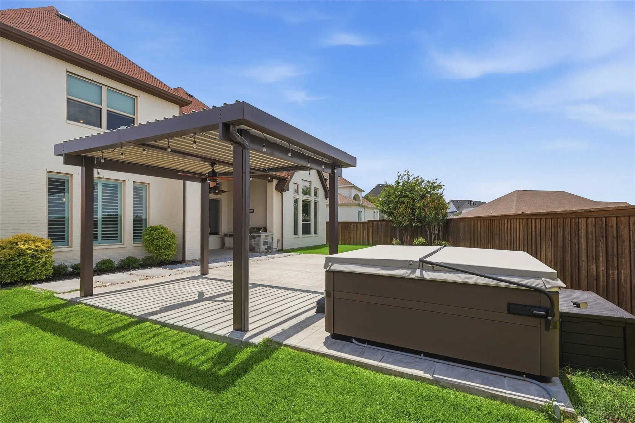 Single Family Residence For Sale in Parker County , 1713 Roundtree Circle E, Fort Worth, Texas 76008, 4 Bedroom, 5 Bathroom, 2 Garage spaces, 3,917 Sqft, built in 2018, mls#21274828, Real Estate Agent in Fort Worth, Homes For Sale in Parker county, Homes For Sale in Fort Worth, Realtor in Fort Worth Texas, Real Estate Brokerage Independent Realty Texas, Luminita Cordes Realtor