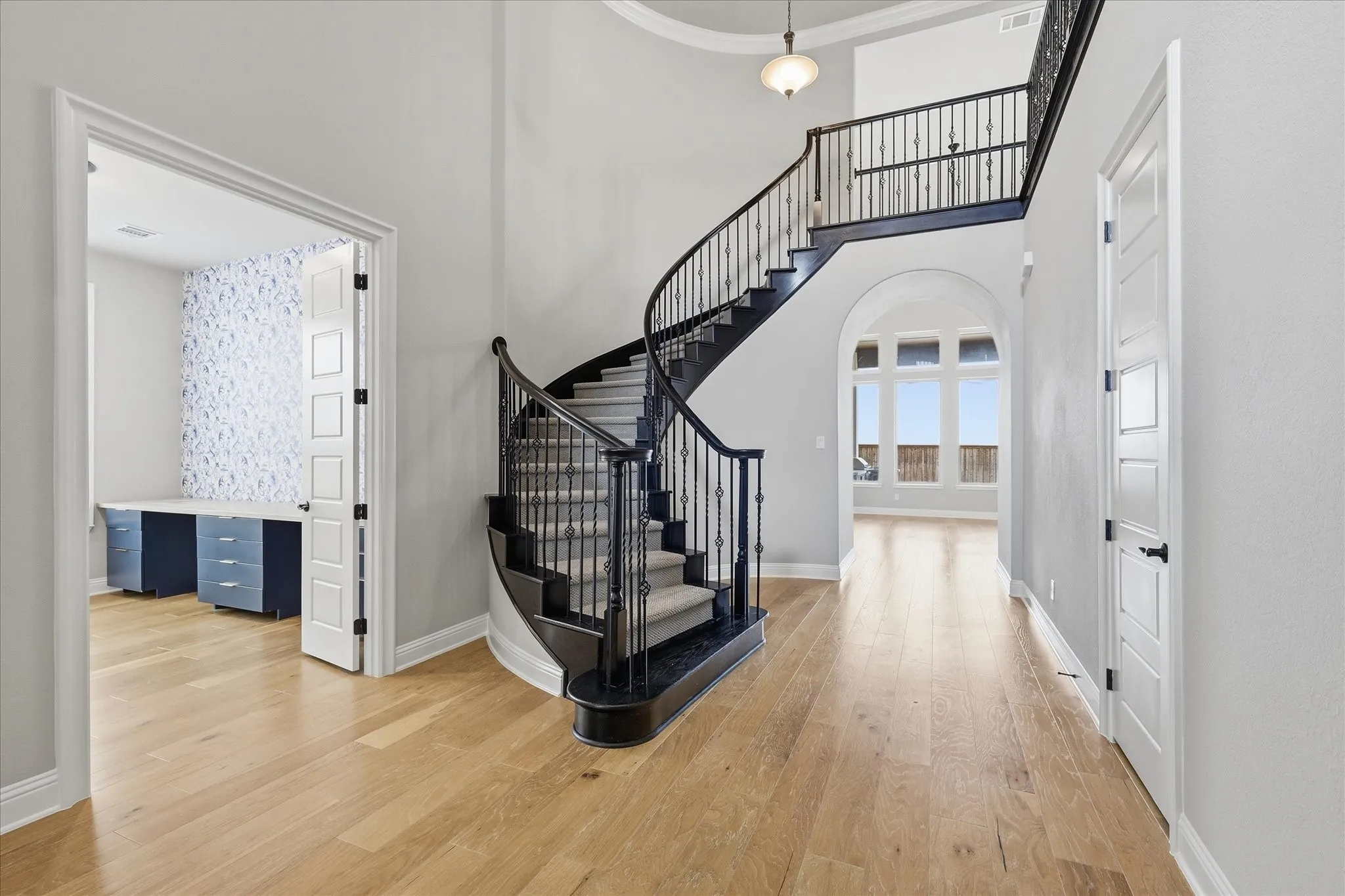 Single Family Residence For Sale in Parker County , 1713 Roundtree Circle E, Fort Worth, Texas 76008, 4 Bedroom, 5 Bathroom, 2 Garage spaces, 3,917 Sqft, built in 2018, mls#21274828, Real Estate Agent in Fort Worth, Homes For Sale in Parker county, Homes For Sale in Fort Worth, Realtor in Fort Worth Texas, Real Estate Brokerage Independent Realty Texas, Luminita Cordes Realtor