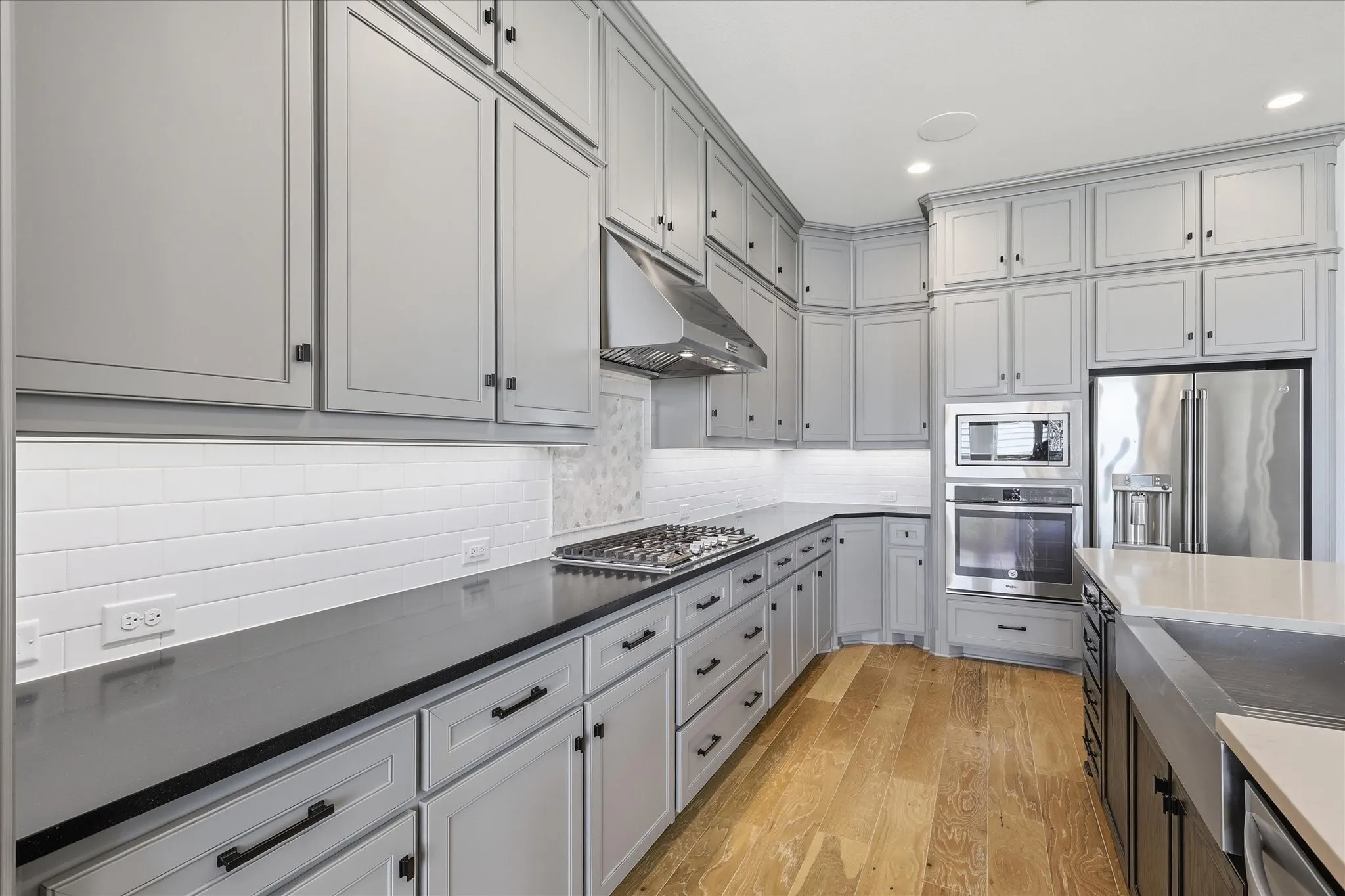 Single Family Residence For Sale in Parker County , 1713 Roundtree Circle E, Fort Worth, Texas 76008, 4 Bedroom, 5 Bathroom, 2 Garage spaces, 3,917 Sqft, built in 2018, mls#21274828, Real Estate Agent in Fort Worth, Homes For Sale in Parker county, Homes For Sale in Fort Worth, Realtor in Fort Worth Texas, Real Estate Brokerage Independent Realty Texas, Luminita Cordes Realtor