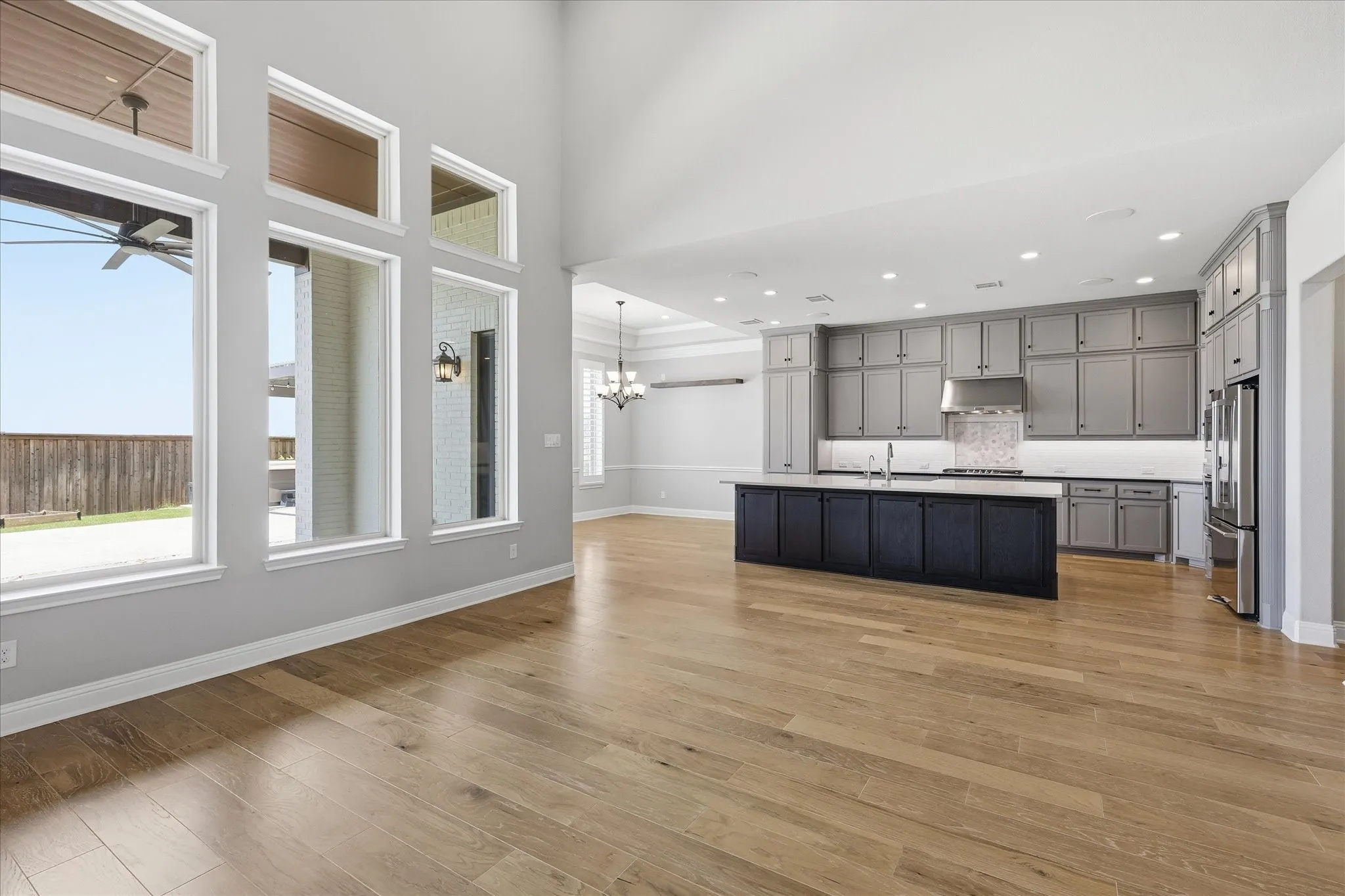 Single Family Residence For Sale in Parker County , 1713 Roundtree Circle E, Fort Worth, Texas 76008, 4 Bedroom, 5 Bathroom, 2 Garage spaces, 3,917 Sqft, built in 2018, mls#21274828, Real Estate Agent in Fort Worth, Homes For Sale in Parker county, Homes For Sale in Fort Worth, Realtor in Fort Worth Texas, Real Estate Brokerage Independent Realty Texas, Luminita Cordes Realtor