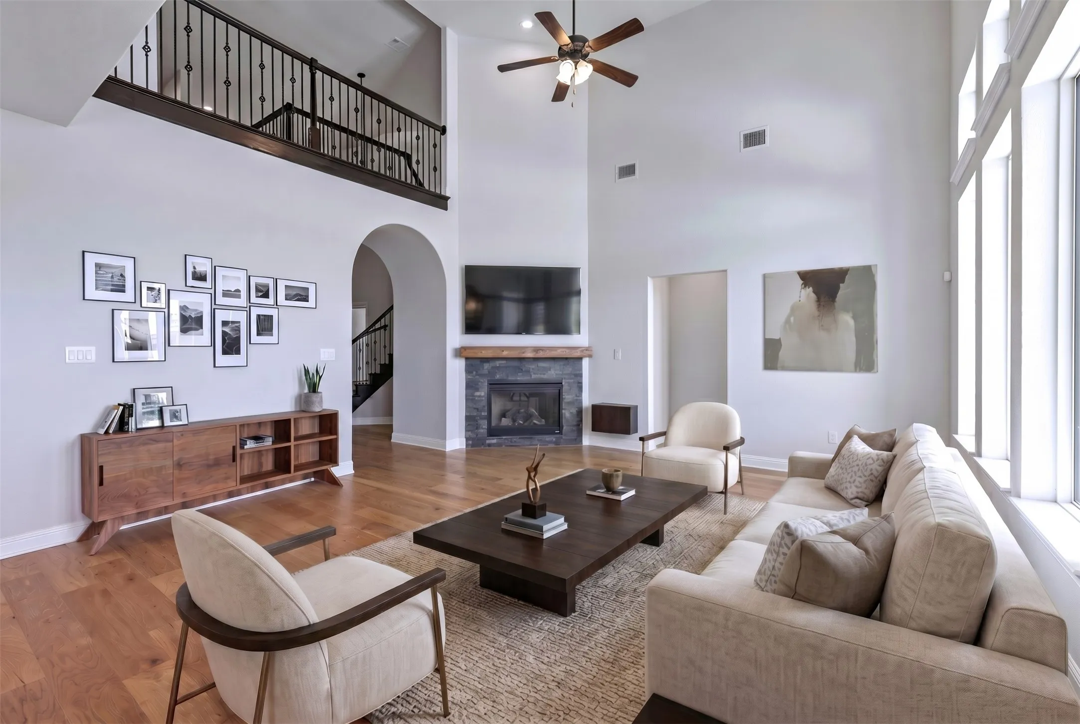 Single Family Residence For Sale in Parker County , 1713 Roundtree Circle E, Fort Worth, Texas 76008, 4 Bedroom, 5 Bathroom, 2 Garage spaces, 3,917 Sqft, built in 2018, mls#21274828, Real Estate Agent in Fort Worth, Homes For Sale in Parker county, Homes For Sale in Fort Worth, Realtor in Fort Worth Texas, Real Estate Brokerage Independent Realty Texas, Luminita Cordes Realtor