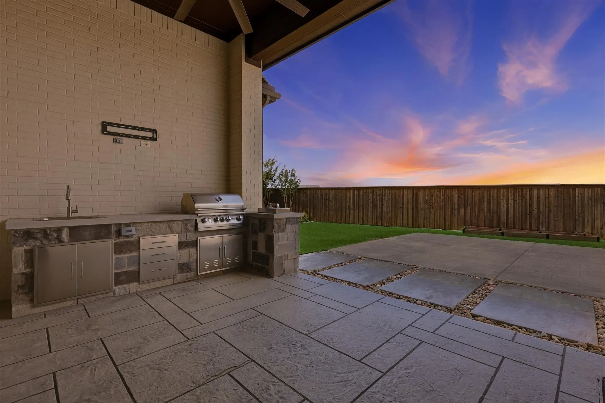 Single Family Residence For Sale in Parker County , 1713 Roundtree Circle E, Fort Worth, Texas 76008, 4 Bedroom, 5 Bathroom, 2 Garage spaces, 3,917 Sqft, built in 2018, mls#21274828, Real Estate Agent in Fort Worth, Homes For Sale in Parker county, Homes For Sale in Fort Worth, Realtor in Fort Worth Texas, Real Estate Brokerage Independent Realty Texas, Luminita Cordes Realtor