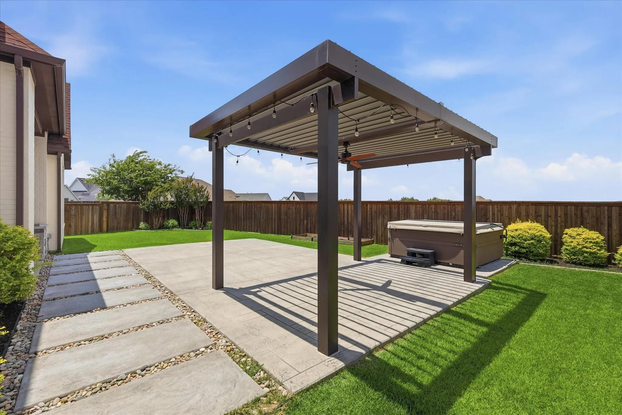 Single Family Residence For Sale in Parker County , 1713 Roundtree Circle E, Fort Worth, Texas 76008, 4 Bedroom, 5 Bathroom, 2 Garage spaces, 3,917 Sqft, built in 2018, mls#21274828, Real Estate Agent in Fort Worth, Homes For Sale in Parker county, Homes For Sale in Fort Worth, Realtor in Fort Worth Texas, Real Estate Brokerage Independent Realty Texas, Luminita Cordes Realtor