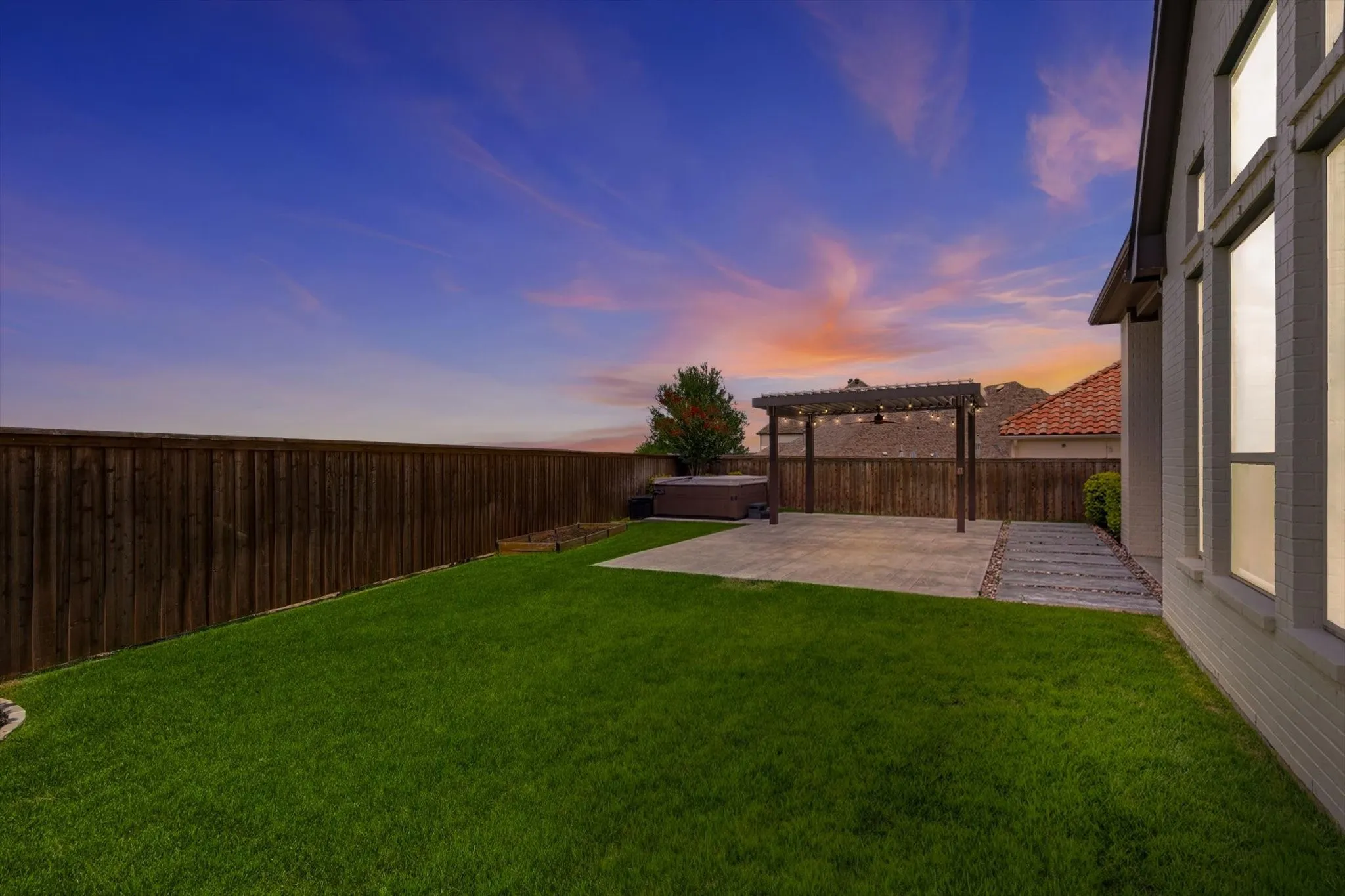 Single Family Residence For Sale in Parker County , 1713 Roundtree Circle E, Fort Worth, Texas 76008, 4 Bedroom, 5 Bathroom, 2 Garage spaces, 3,917 Sqft, built in 2018, mls#21274828, Real Estate Agent in Fort Worth, Homes For Sale in Parker county, Homes For Sale in Fort Worth, Realtor in Fort Worth Texas, Real Estate Brokerage Independent Realty Texas, Luminita Cordes Realtor