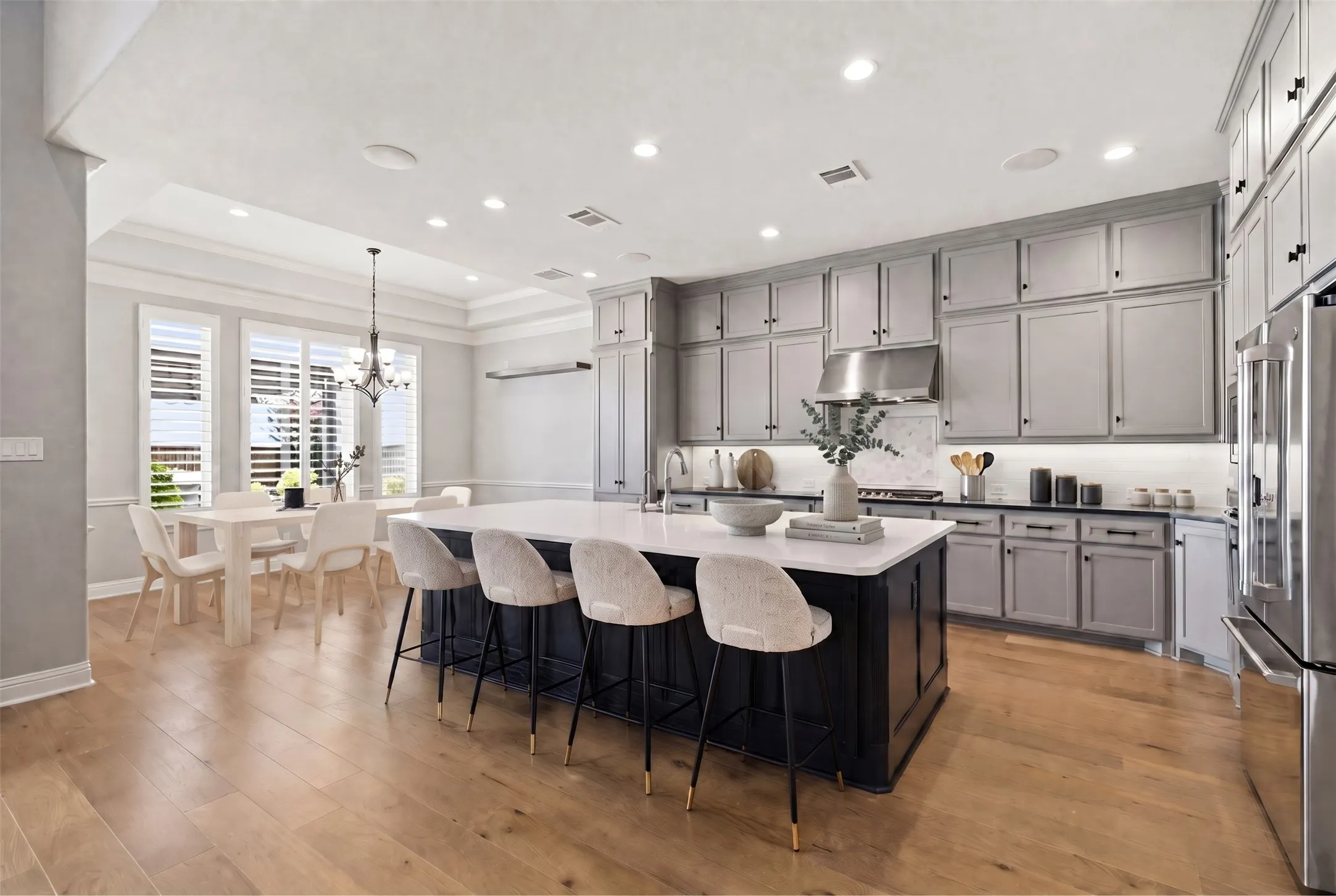 Single Family Residence For Sale in Parker County , 1713 Roundtree Circle E, Fort Worth, Texas 76008, 4 Bedroom, 5 Bathroom, 2 Garage spaces, 3,917 Sqft, built in 2018, mls#21274828, Real Estate Agent in Fort Worth, Homes For Sale in Parker county, Homes For Sale in Fort Worth, Realtor in Fort Worth Texas, Real Estate Brokerage Independent Realty Texas, Luminita Cordes Realtor