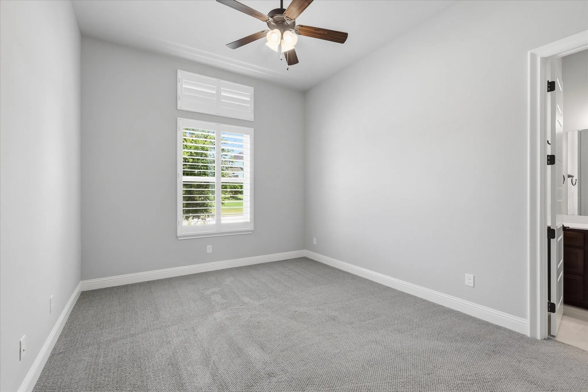 Single Family Residence For Sale in Parker County , 1713 Roundtree Circle E, Fort Worth, Texas 76008, 4 Bedroom, 5 Bathroom, 2 Garage spaces, 3,917 Sqft, built in 2018, mls#21274828, Real Estate Agent in Fort Worth, Homes For Sale in Parker county, Homes For Sale in Fort Worth, Realtor in Fort Worth Texas, Real Estate Brokerage Independent Realty Texas, Luminita Cordes Realtor
