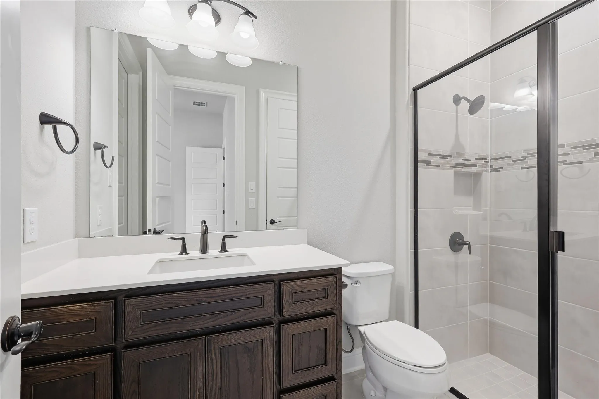 Single Family Residence For Sale in Parker County , 1713 Roundtree Circle E, Fort Worth, Texas 76008, 4 Bedroom, 5 Bathroom, 2 Garage spaces, 3,917 Sqft, built in 2018, mls#21274828, Real Estate Agent in Fort Worth, Homes For Sale in Parker county, Homes For Sale in Fort Worth, Realtor in Fort Worth Texas, Real Estate Brokerage Independent Realty Texas, Luminita Cordes Realtor