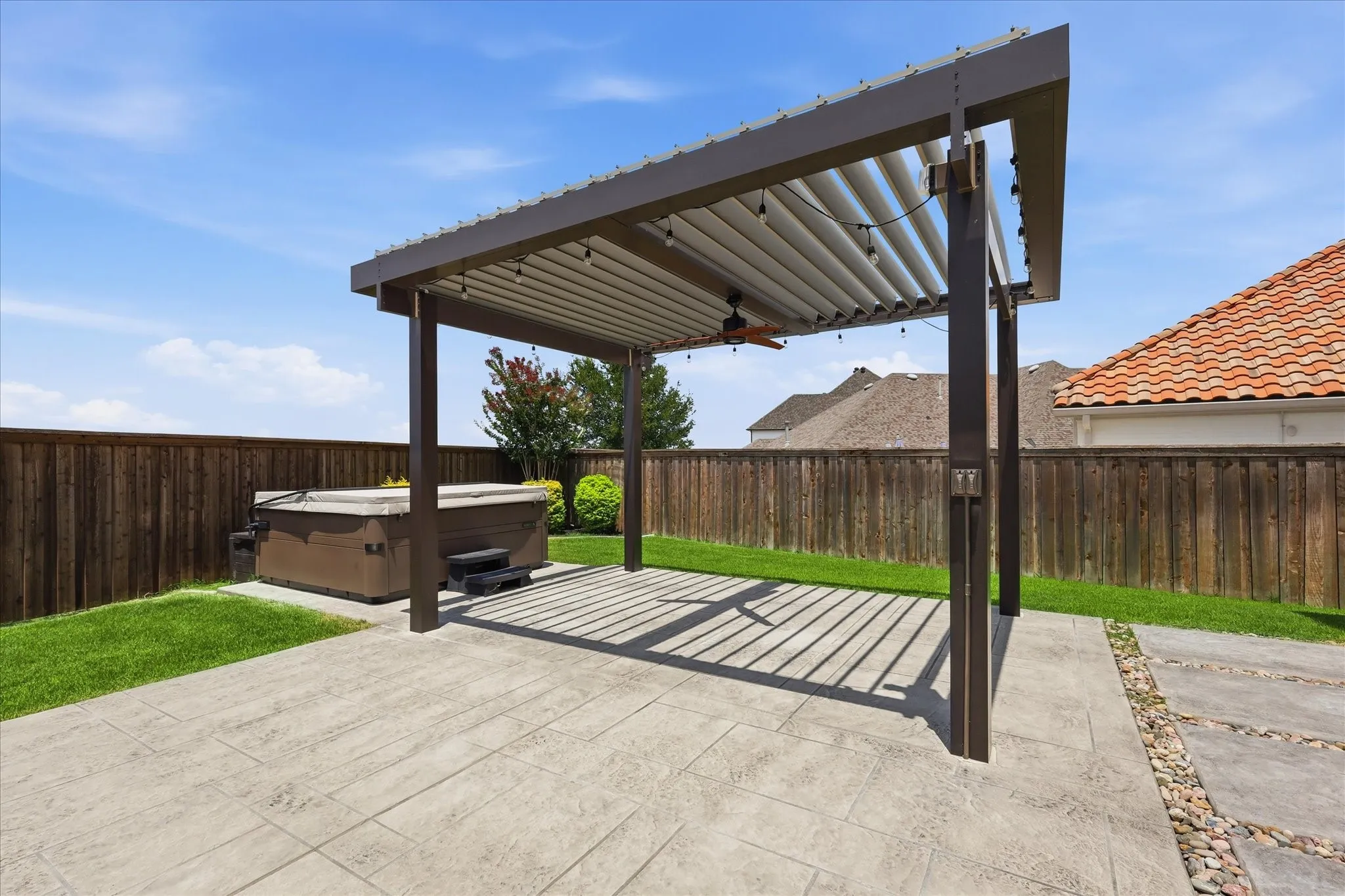 Single Family Residence For Sale in Parker County , 1713 Roundtree Circle E, Fort Worth, Texas 76008, 4 Bedroom, 5 Bathroom, 2 Garage spaces, 3,917 Sqft, built in 2018, mls#21274828, Real Estate Agent in Fort Worth, Homes For Sale in Parker county, Homes For Sale in Fort Worth, Realtor in Fort Worth Texas, Real Estate Brokerage Independent Realty Texas, Luminita Cordes Realtor