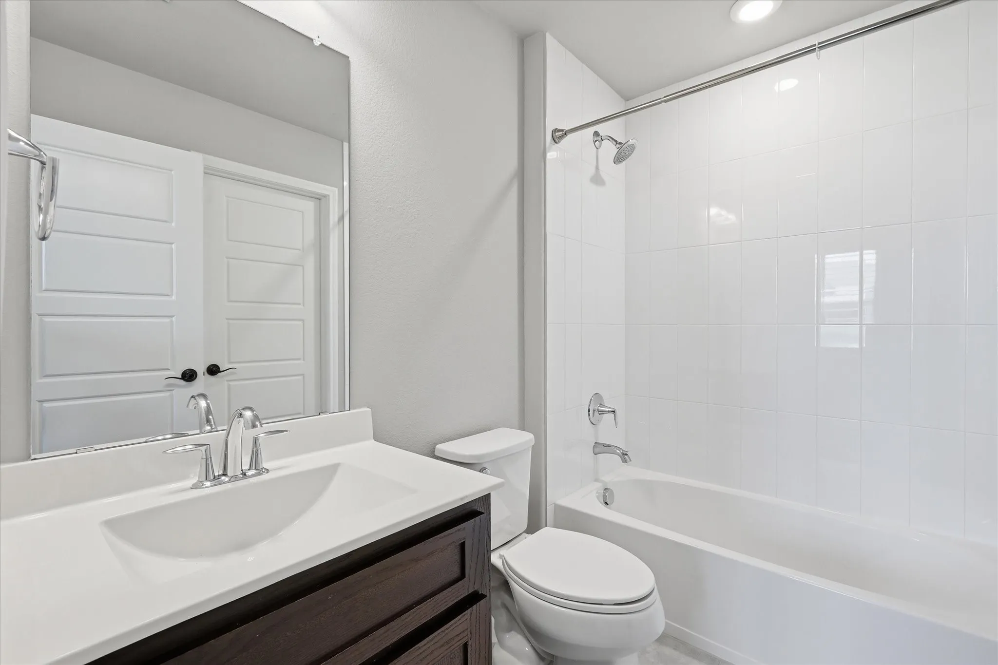 Single Family Residence For Sale in Parker County , 1713 Roundtree Circle E, Fort Worth, Texas 76008, 4 Bedroom, 5 Bathroom, 2 Garage spaces, 3,917 Sqft, built in 2018, mls#21274828, Real Estate Agent in Fort Worth, Homes For Sale in Parker county, Homes For Sale in Fort Worth, Realtor in Fort Worth Texas, Real Estate Brokerage Independent Realty Texas, Luminita Cordes Realtor