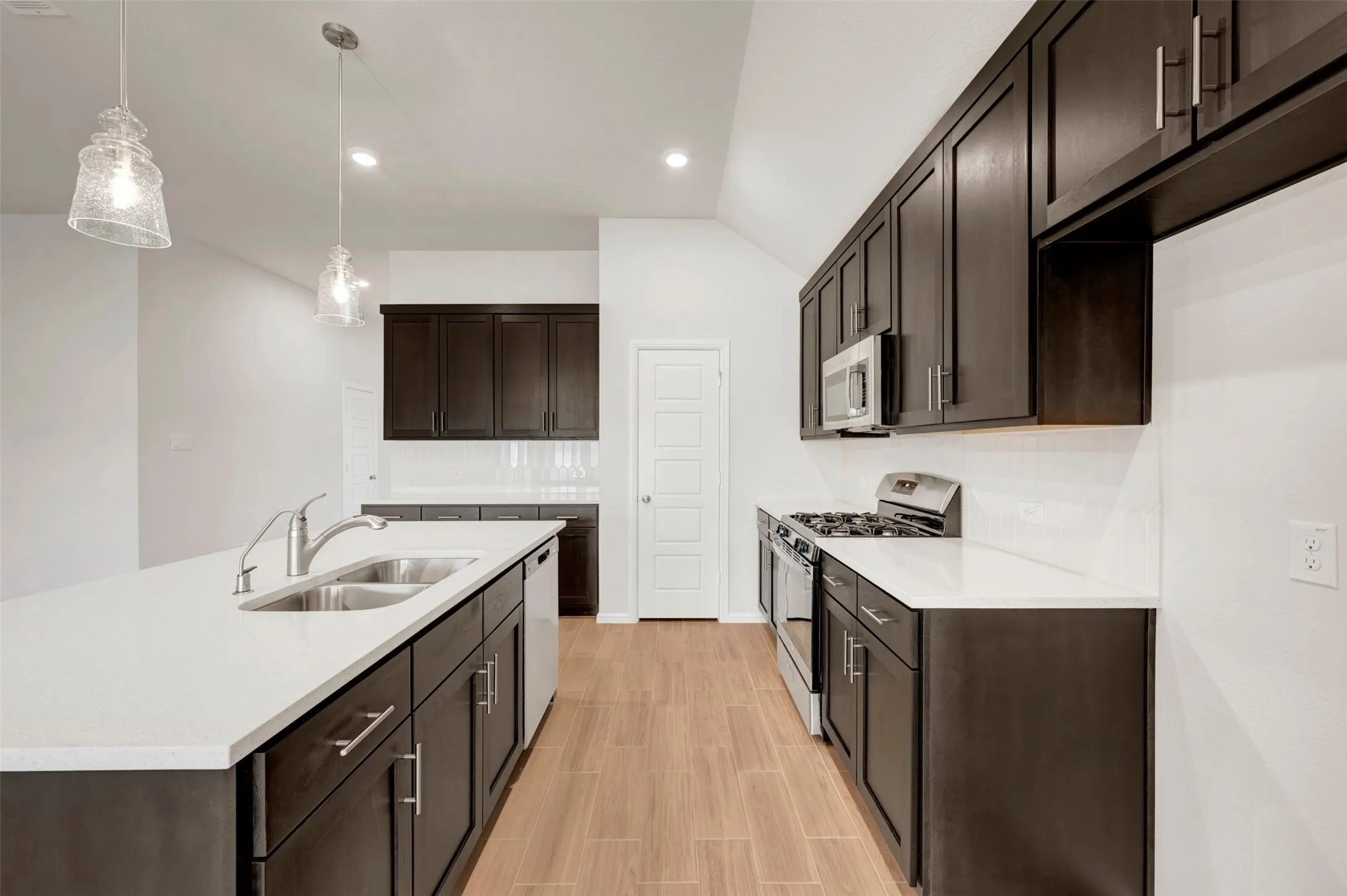 Single Family Residence For Sale in Denton County , 160 Hudson Lane, Justin, Texas 76247, 3 Bedroom, 3 Bathroom, 2 Garage spaces, 2,132 Sqft, built in 2026, mls#21298921, Real Estate Agent in Justin, Homes For Sale in Denton county, Homes For Sale in Justin, Realtor in Justin Texas, Real Estate Brokerage Independent Realty Texas, Luminita Cordes Realtor
