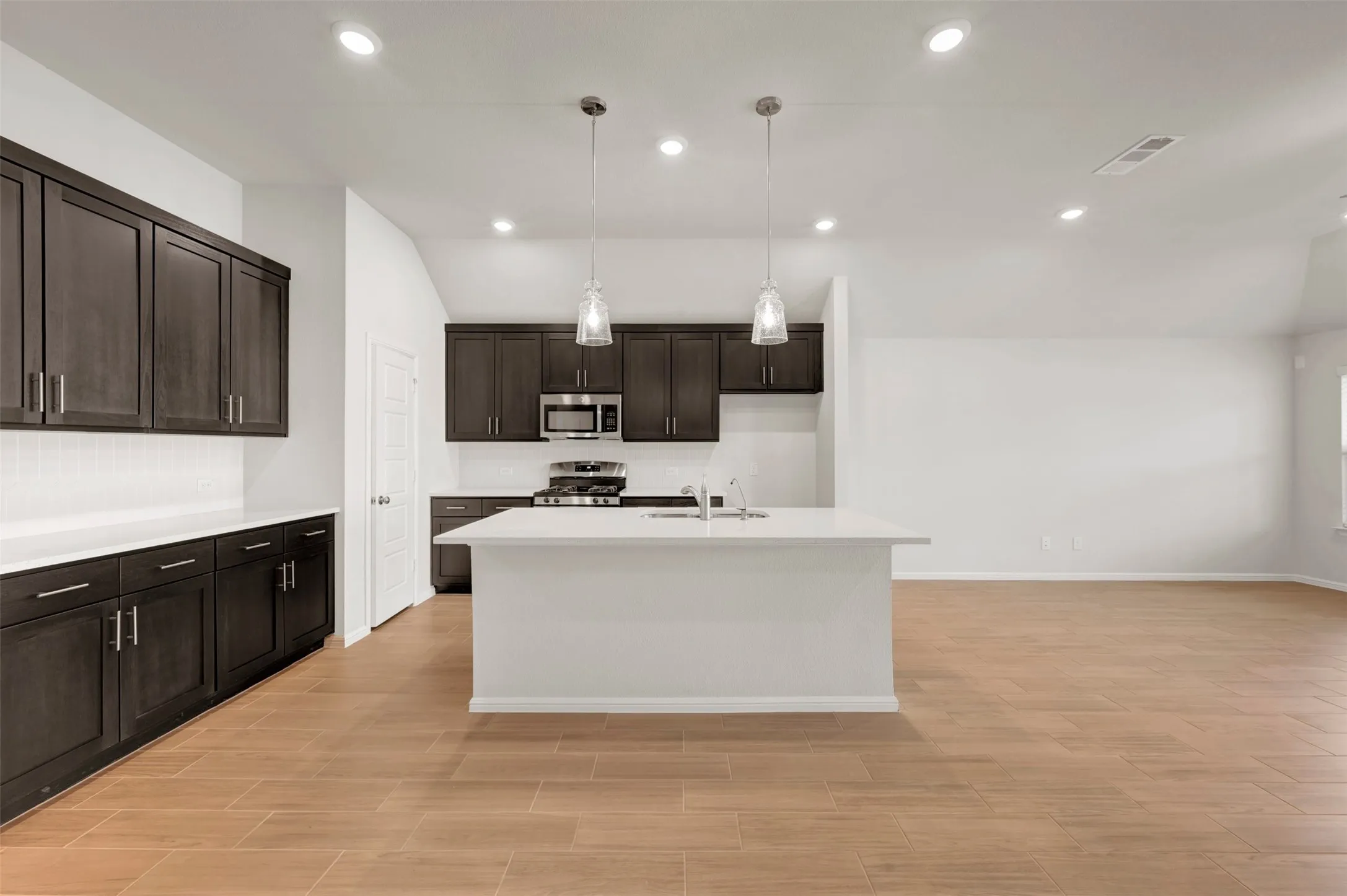 Single Family Residence For Sale in Denton County , 160 Hudson Lane, Justin, Texas 76247, 3 Bedroom, 3 Bathroom, 2 Garage spaces, 2,132 Sqft, built in 2026, mls#21298921, Real Estate Agent in Justin, Homes For Sale in Denton county, Homes For Sale in Justin, Realtor in Justin Texas, Real Estate Brokerage Independent Realty Texas, Luminita Cordes Realtor