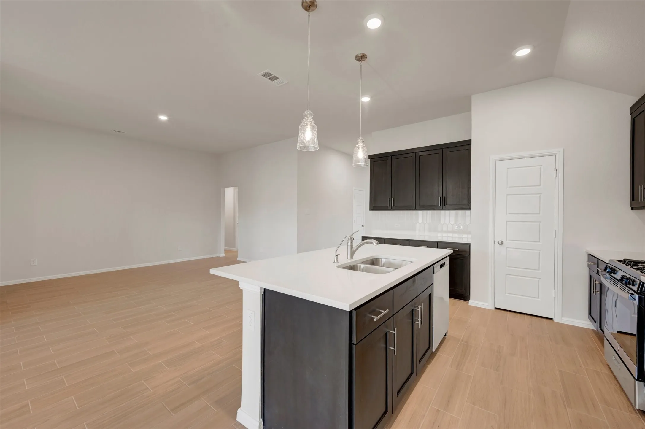 Single Family Residence For Sale in Denton County , 160 Hudson Lane, Justin, Texas 76247, 3 Bedroom, 3 Bathroom, 2 Garage spaces, 2,132 Sqft, built in 2026, mls#21298921, Real Estate Agent in Justin, Homes For Sale in Denton county, Homes For Sale in Justin, Realtor in Justin Texas, Real Estate Brokerage Independent Realty Texas, Luminita Cordes Realtor