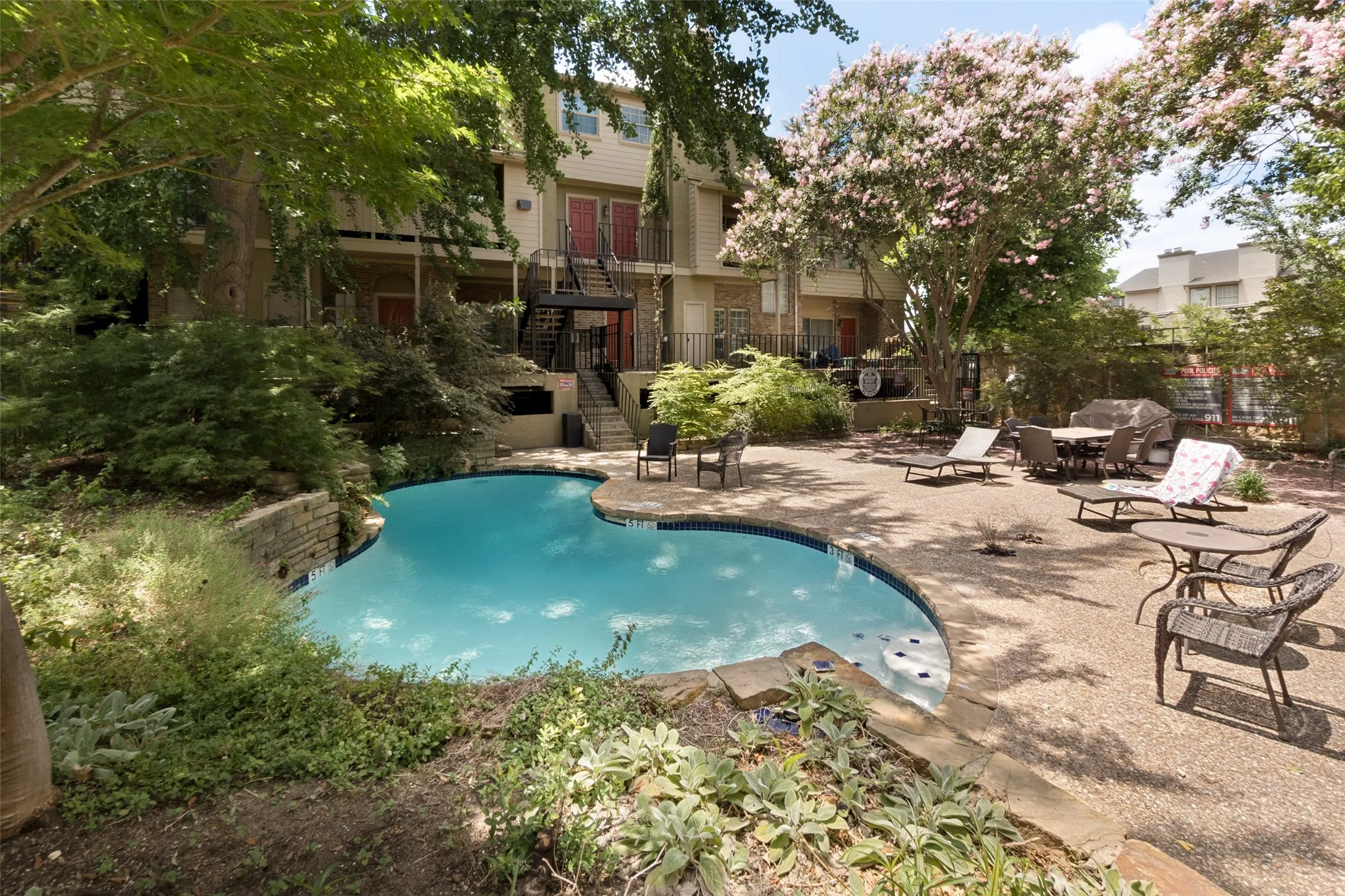 Condominium For Sale in Dallas County , 5740 Martel Avenue A2, Dallas, Texas 75206, 2 Bedroom, 2 Bathroom, Garage spaces, 1,106 Sqft, built in 1983, mls#21307058, Real Estate Agent in Dallas, Homes For Sale in Dallas county, Homes For Sale in Dallas, Realtor in Dallas Texas, Real Estate Brokerage Independent Realty Texas, Luminita Cordes Realtor