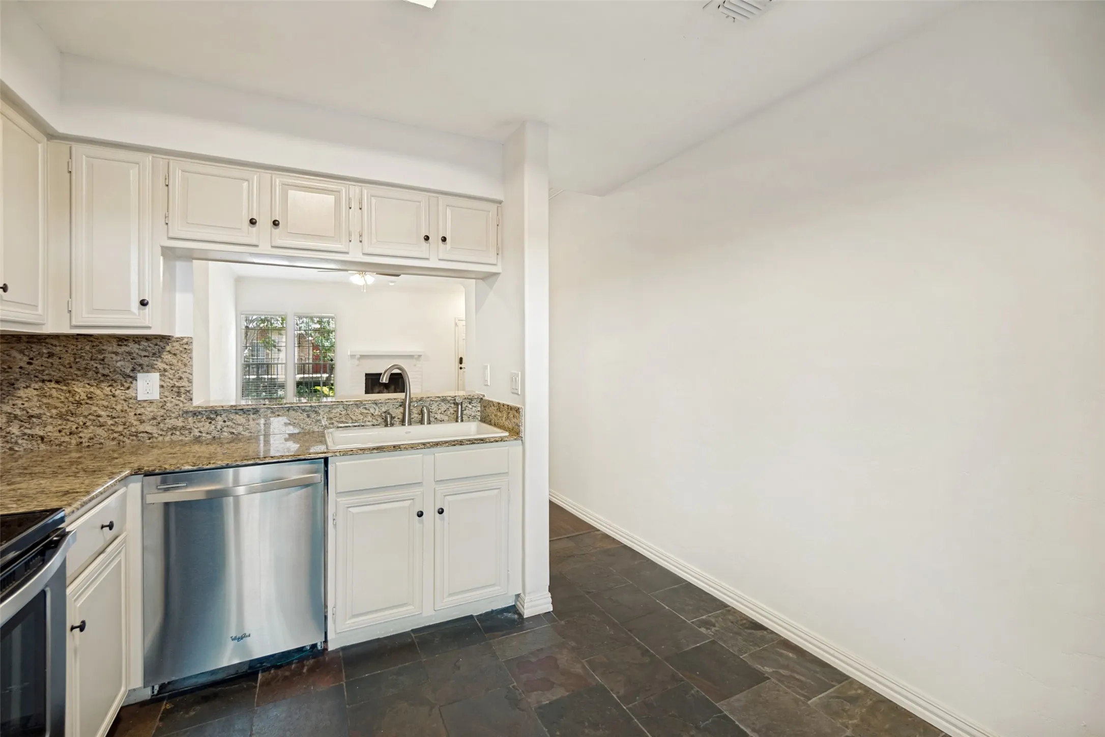 Condominium For Sale in Dallas County , 5740 Martel Avenue A2, Dallas, Texas 75206, 2 Bedroom, 2 Bathroom, Garage spaces, 1,106 Sqft, built in 1983, mls#21307058, Real Estate Agent in Dallas, Homes For Sale in Dallas county, Homes For Sale in Dallas, Realtor in Dallas Texas, Real Estate Brokerage Independent Realty Texas, Luminita Cordes Realtor