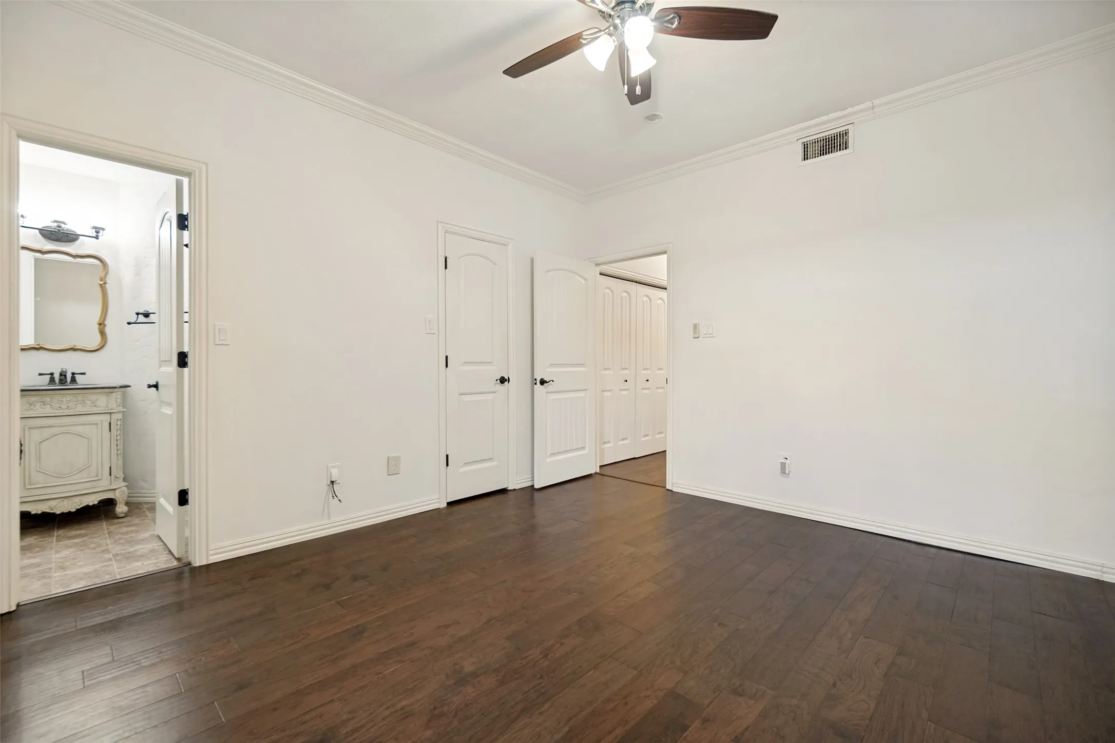 Condominium For Sale in Dallas County , 5740 Martel Avenue A2, Dallas, Texas 75206, 2 Bedroom, 2 Bathroom, Garage spaces, 1,106 Sqft, built in 1983, mls#21307058, Real Estate Agent in Dallas, Homes For Sale in Dallas county, Homes For Sale in Dallas, Realtor in Dallas Texas, Real Estate Brokerage Independent Realty Texas, Luminita Cordes Realtor