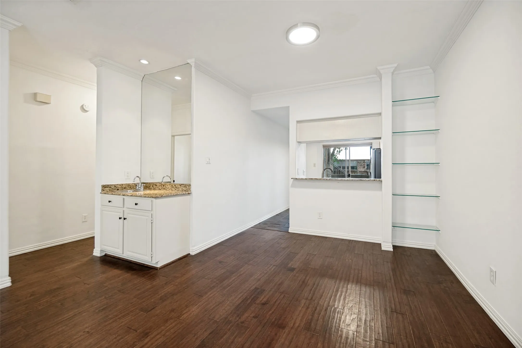 Condominium For Sale in Dallas County , 5740 Martel Avenue A2, Dallas, Texas 75206, 2 Bedroom, 2 Bathroom, Garage spaces, 1,106 Sqft, built in 1983, mls#21307058, Real Estate Agent in Dallas, Homes For Sale in Dallas county, Homes For Sale in Dallas, Realtor in Dallas Texas, Real Estate Brokerage Independent Realty Texas, Luminita Cordes Realtor
