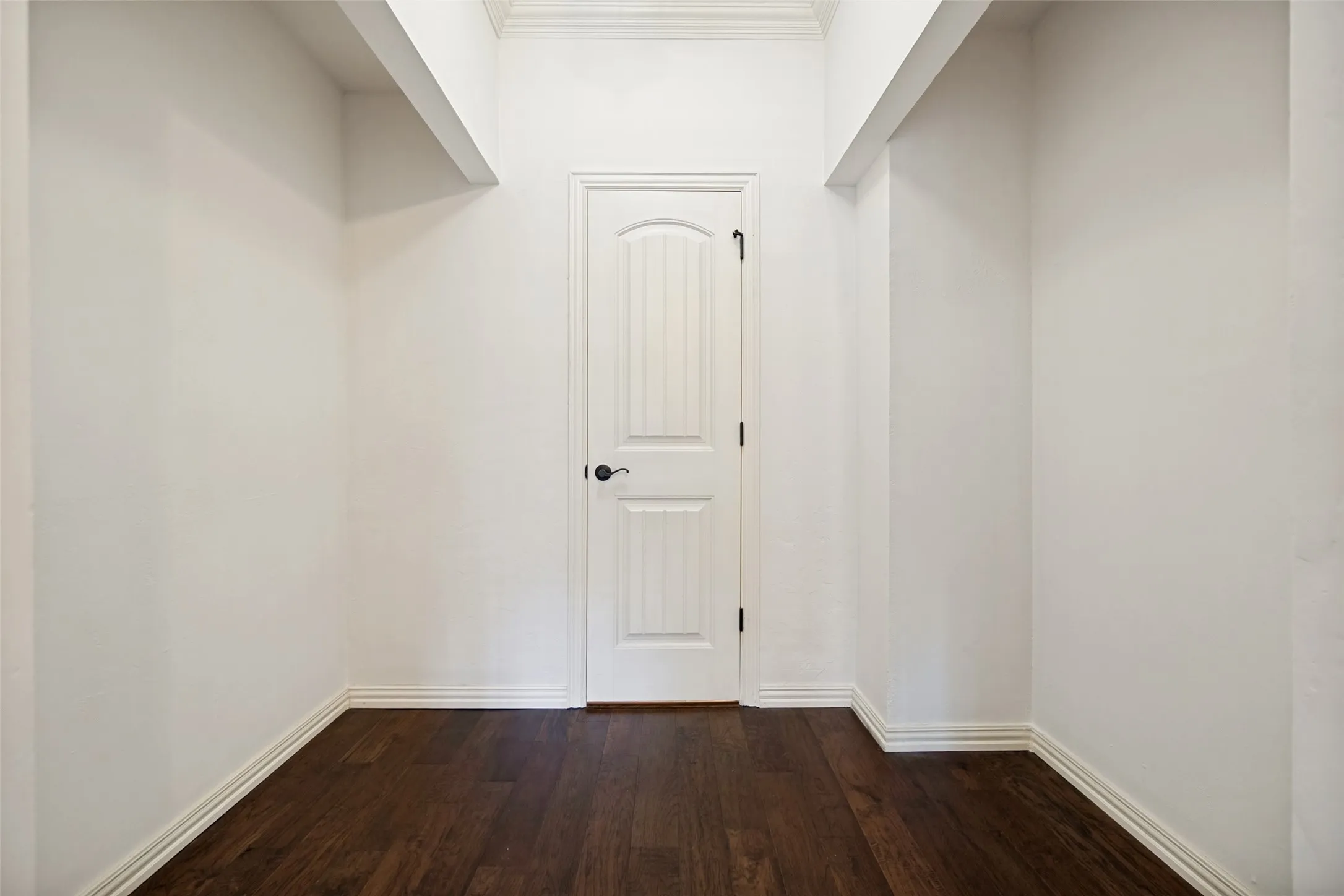 Condominium For Sale in Dallas County , 5740 Martel Avenue A2, Dallas, Texas 75206, 2 Bedroom, 2 Bathroom, Garage spaces, 1,106 Sqft, built in 1983, mls#21307058, Real Estate Agent in Dallas, Homes For Sale in Dallas county, Homes For Sale in Dallas, Realtor in Dallas Texas, Real Estate Brokerage Independent Realty Texas, Luminita Cordes Realtor