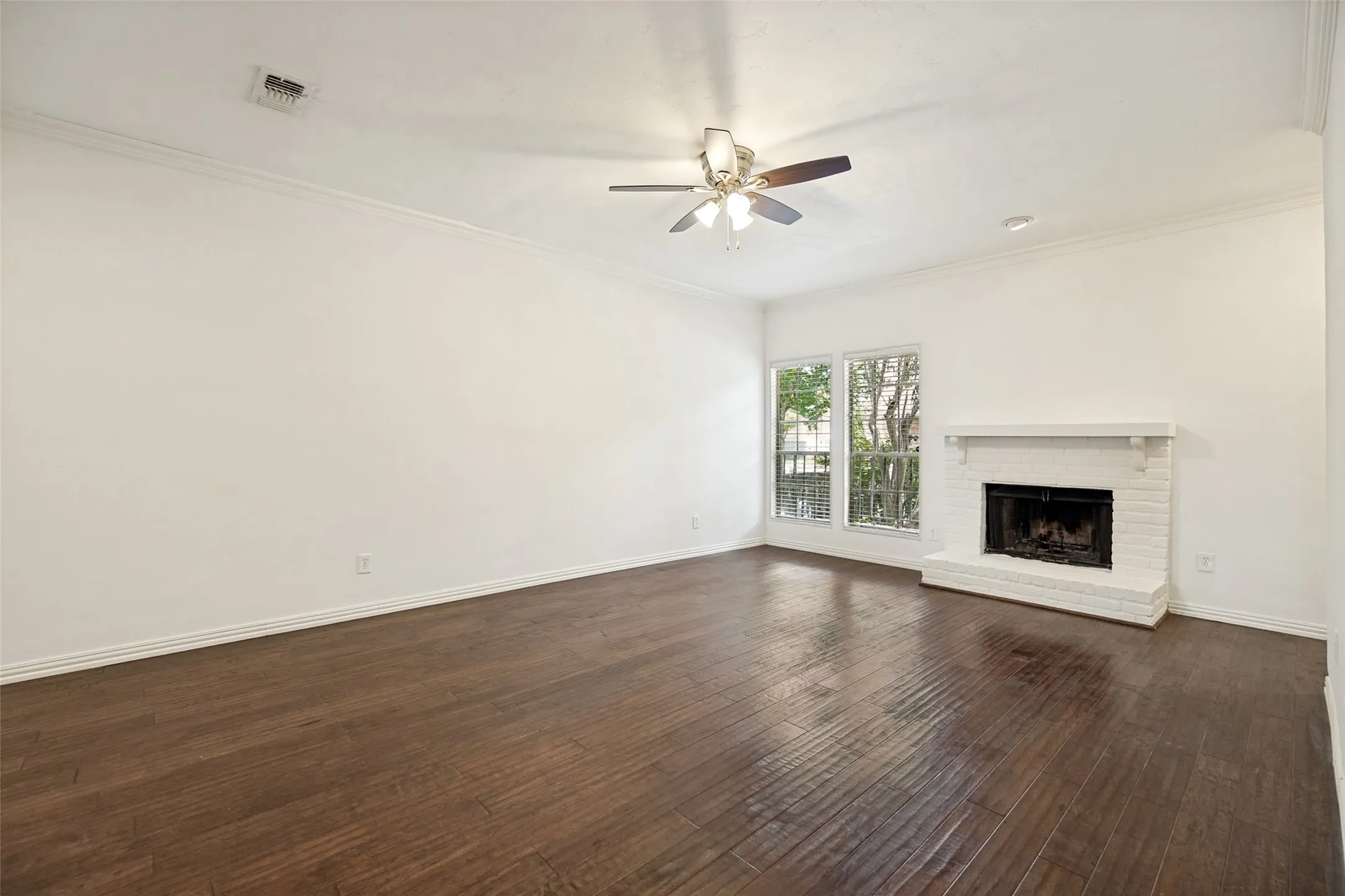 Condominium For Sale in Dallas County , 5740 Martel Avenue A2, Dallas, Texas 75206, 2 Bedroom, 2 Bathroom, Garage spaces, 1,106 Sqft, built in 1983, mls#21307058, Real Estate Agent in Dallas, Homes For Sale in Dallas county, Homes For Sale in Dallas, Realtor in Dallas Texas, Real Estate Brokerage Independent Realty Texas, Luminita Cordes Realtor