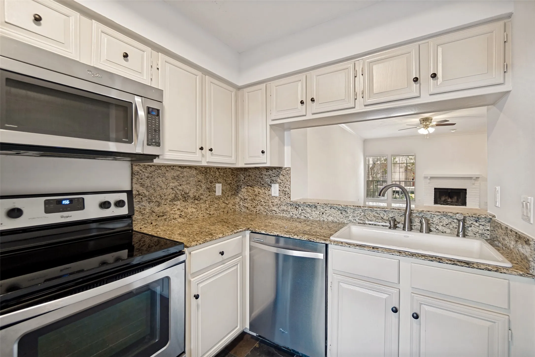 Condominium For Sale in Dallas County , 5740 Martel Avenue A2, Dallas, Texas 75206, 2 Bedroom, 2 Bathroom, Garage spaces, 1,106 Sqft, built in 1983, mls#21307058, Real Estate Agent in Dallas, Homes For Sale in Dallas county, Homes For Sale in Dallas, Realtor in Dallas Texas, Real Estate Brokerage Independent Realty Texas, Luminita Cordes Realtor