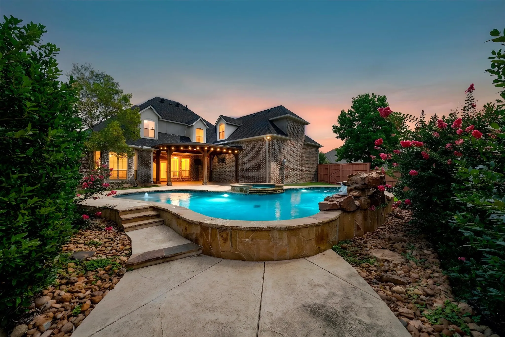 Single Family Residence For Sale in Rockwall County , 700 Starlight Pass, Heath, Texas 75032, 5 Bedroom, 4 Bathroom, 3 Garage spaces, 4,133 Sqft, built in 2002, mls#21307126, Real Estate Agent in Heath, Homes For Sale in Rockwall county, Homes For Sale in Heath, Realtor in Heath Texas, Real Estate Brokerage Independent Realty Texas, Luminita Cordes Realtor