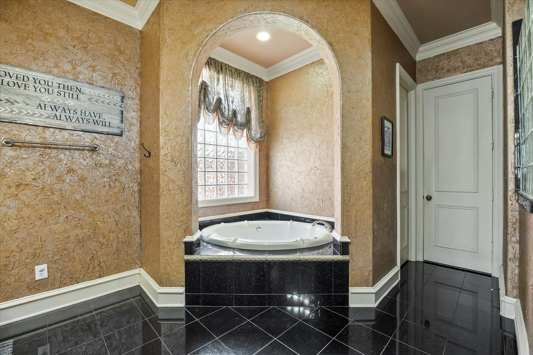 Single Family Residence For Sale in Rockwall County , 700 Starlight Pass, Heath, Texas 75032, 5 Bedroom, 4 Bathroom, 3 Garage spaces, 4,133 Sqft, built in 2002, mls#21307126, Real Estate Agent in Heath, Homes For Sale in Rockwall county, Homes For Sale in Heath, Realtor in Heath Texas, Real Estate Brokerage Independent Realty Texas, Luminita Cordes Realtor