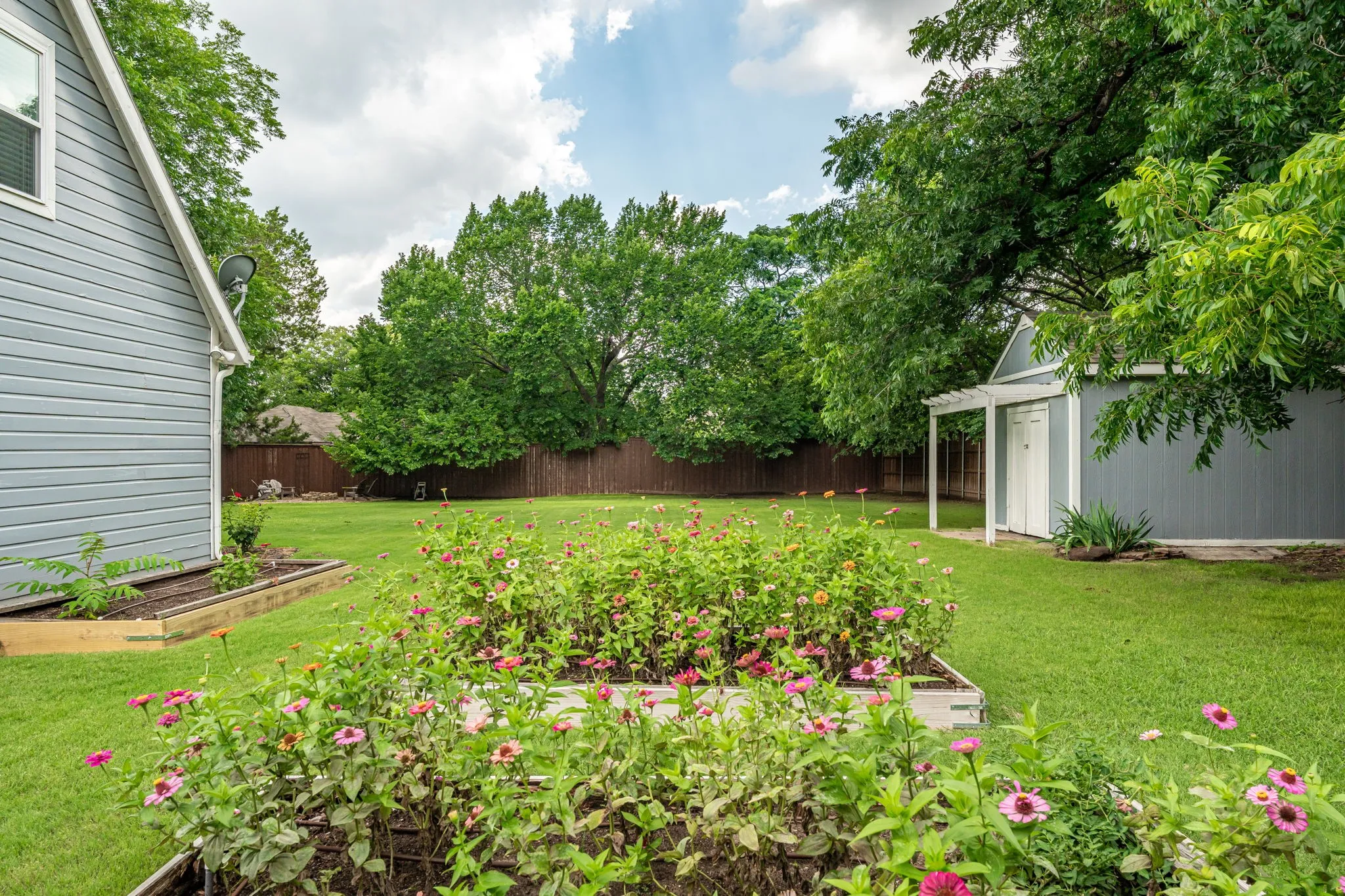 Single Family Residence For Sale in Collin County , 9121 6th Street, Frisco, Texas 75033, 3 Bedroom, 3 Bathroom, 2 Garage spaces, 2,068 Sqft, built in 1902, mls#21302728, Real Estate Agent in Frisco, Homes For Sale in Collin county, Homes For Sale in Frisco, Realtor in Frisco Texas, Real Estate Brokerage Independent Realty Texas, Luminita Cordes Realtor