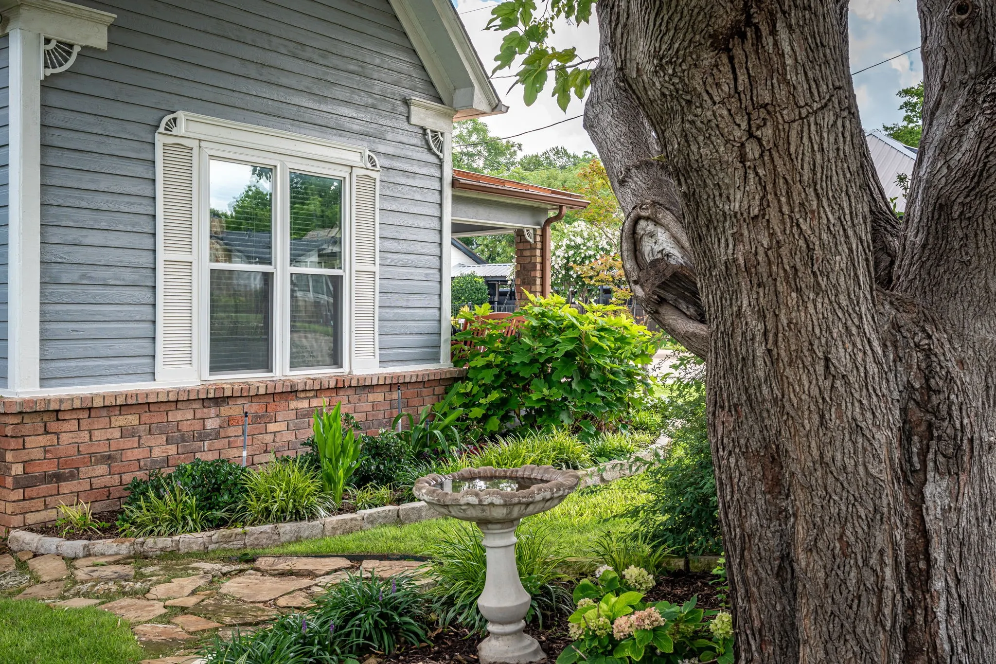 Single Family Residence For Sale in Collin County , 9121 6th Street, Frisco, Texas 75033, 3 Bedroom, 3 Bathroom, 2 Garage spaces, 2,068 Sqft, built in 1902, mls#21302728, Real Estate Agent in Frisco, Homes For Sale in Collin county, Homes For Sale in Frisco, Realtor in Frisco Texas, Real Estate Brokerage Independent Realty Texas, Luminita Cordes Realtor