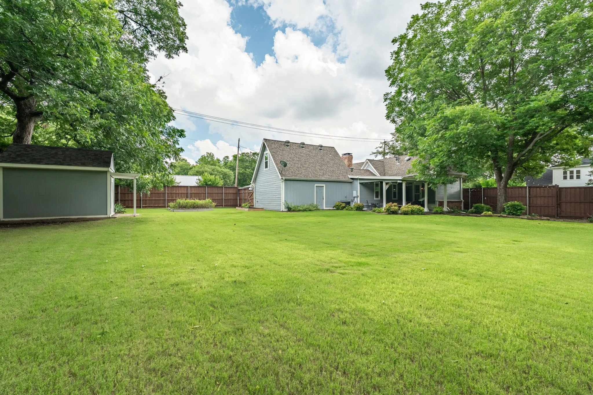 Single Family Residence For Sale in Collin County , 9121 6th Street, Frisco, Texas 75033, 3 Bedroom, 3 Bathroom, 2 Garage spaces, 2,068 Sqft, built in 1902, mls#21302728, Real Estate Agent in Frisco, Homes For Sale in Collin county, Homes For Sale in Frisco, Realtor in Frisco Texas, Real Estate Brokerage Independent Realty Texas, Luminita Cordes Realtor
