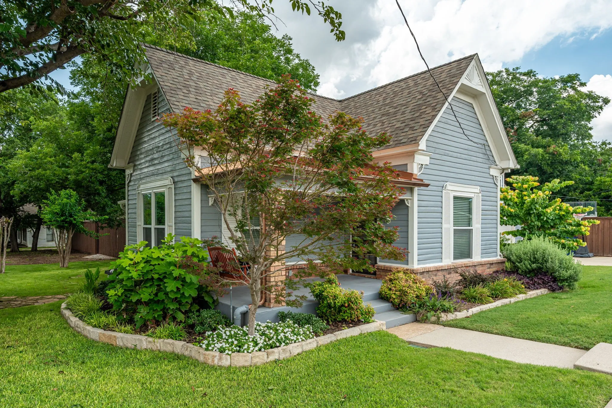 Single Family Residence For Sale in Collin County , 9121 6th Street, Frisco, Texas 75033, 3 Bedroom, 3 Bathroom, 2 Garage spaces, 2,068 Sqft, built in 1902, mls#21302728, Real Estate Agent in Frisco, Homes For Sale in Collin county, Homes For Sale in Frisco, Realtor in Frisco Texas, Real Estate Brokerage Independent Realty Texas, Luminita Cordes Realtor