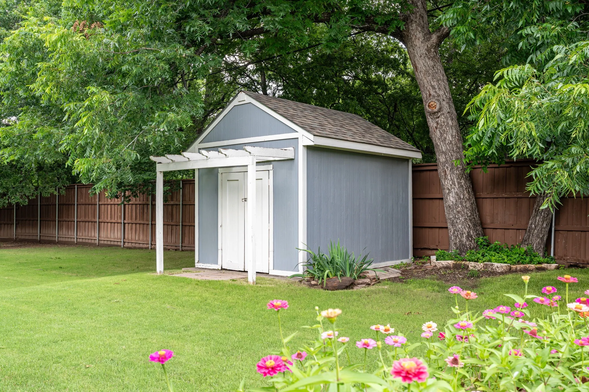 Single Family Residence For Sale in Collin County , 9121 6th Street, Frisco, Texas 75033, 3 Bedroom, 3 Bathroom, 2 Garage spaces, 2,068 Sqft, built in 1902, mls#21302728, Real Estate Agent in Frisco, Homes For Sale in Collin county, Homes For Sale in Frisco, Realtor in Frisco Texas, Real Estate Brokerage Independent Realty Texas, Luminita Cordes Realtor
