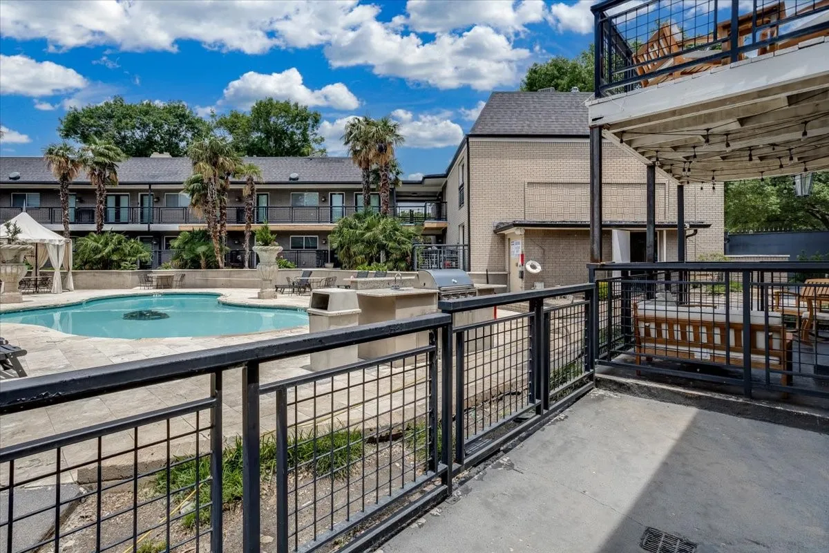 Condominium For Sale in Dallas County , 10109 Regal Park Lane 117, Dallas, Texas 75230, 2 Bedroom, 3 Bathroom, Garage spaces, 1,300 Sqft, built in 1964, mls#21289039, Real Estate Agent in Dallas, Homes For Sale in Dallas county, Homes For Sale in Dallas, Realtor in Dallas Texas, Real Estate Brokerage Independent Realty Texas, Luminita Cordes Realtor