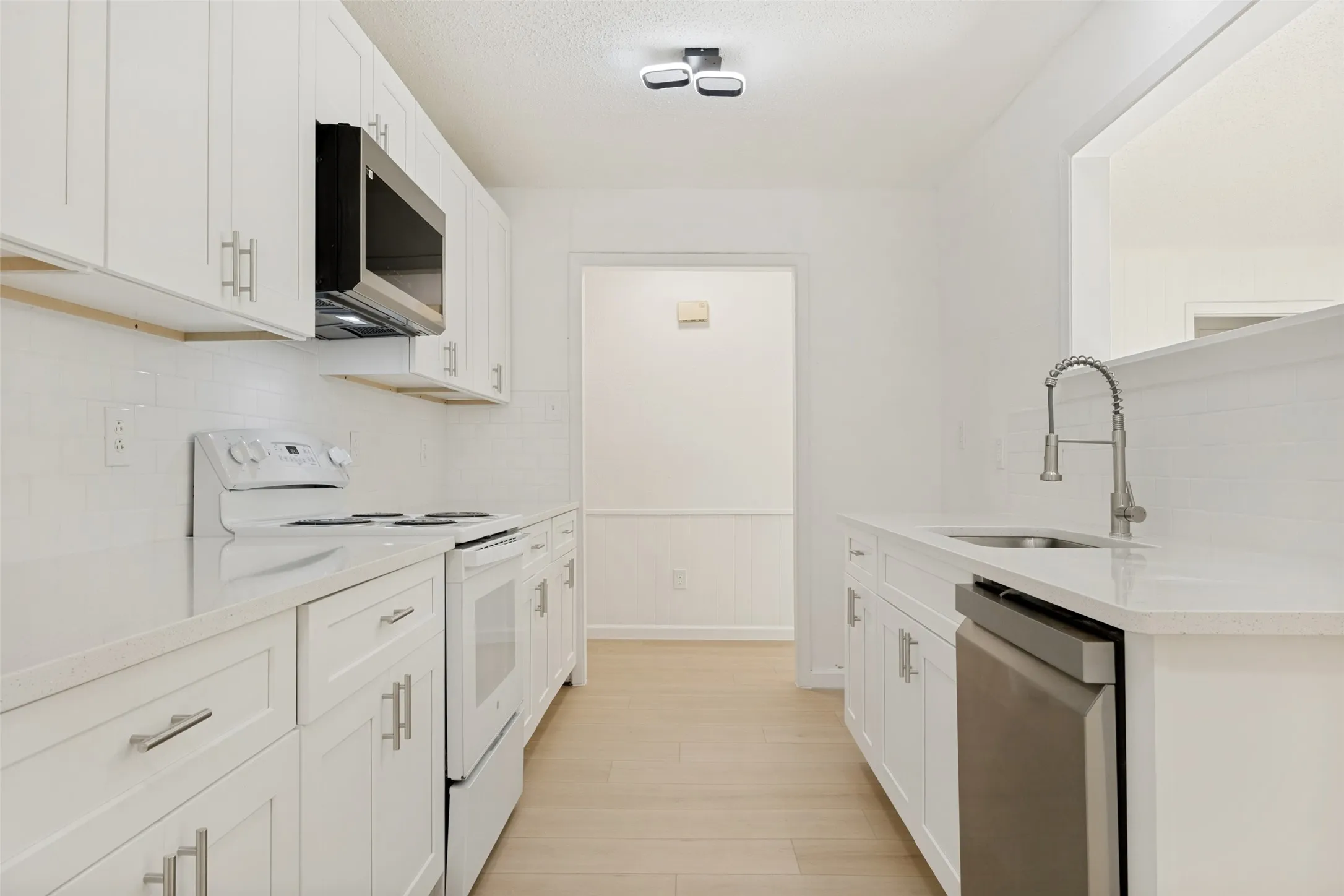 Single Family Residence For Sale in Dallas County , 101 S Lois Lane, Richardson, Texas 75081, 4 Bedroom, 3 Bathroom, 2 Garage spaces, 2,352 Sqft, built in 1965, mls#21307374, Real Estate Agent in Richardson, Homes For Sale in Dallas county, Homes For Sale in Richardson, Realtor in Richardson Texas, Real Estate Brokerage Independent Realty Texas, Luminita Cordes Realtor