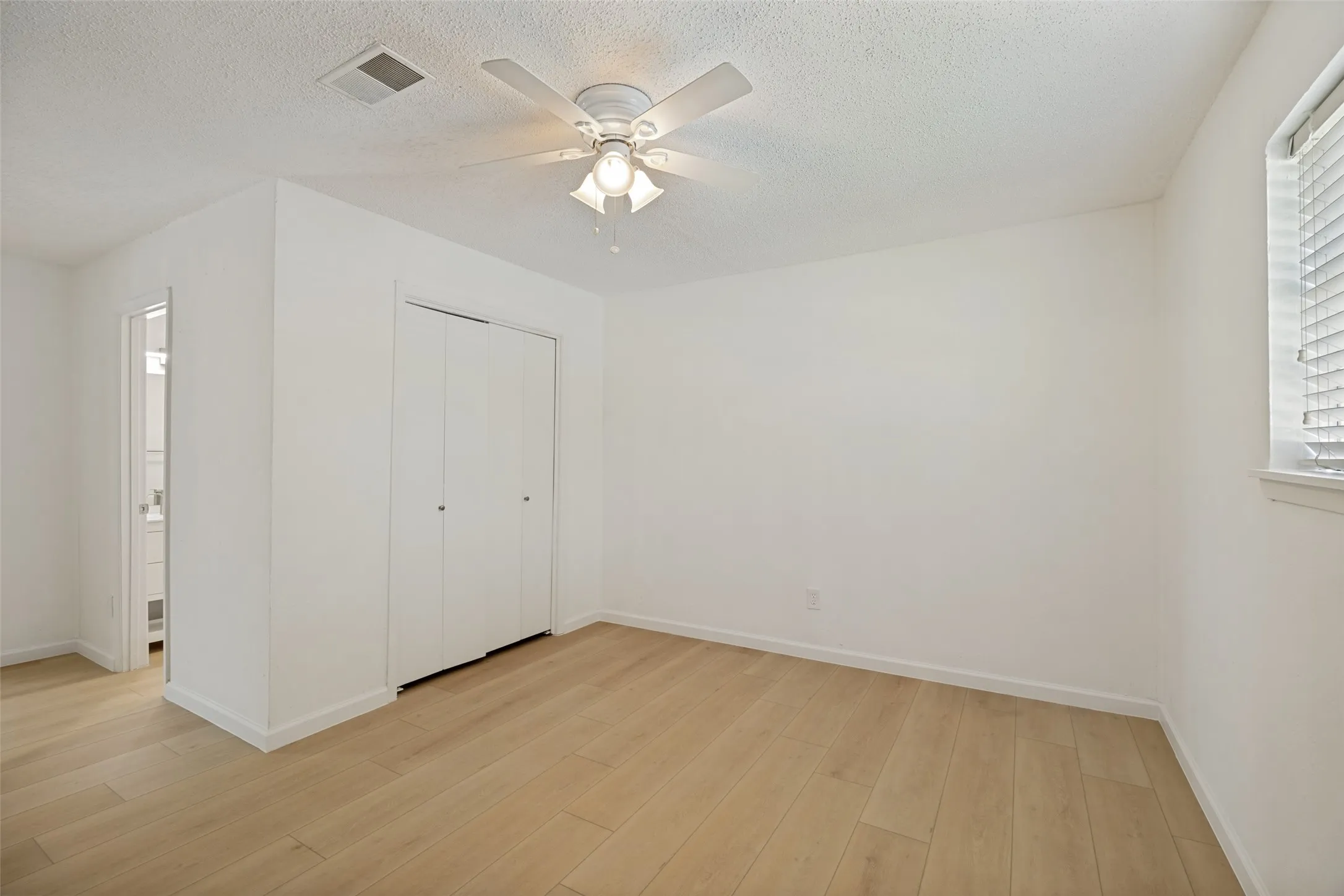 Single Family Residence For Sale in Dallas County , 101 S Lois Lane, Richardson, Texas 75081, 4 Bedroom, 3 Bathroom, 2 Garage spaces, 2,352 Sqft, built in 1965, mls#21307374, Real Estate Agent in Richardson, Homes For Sale in Dallas county, Homes For Sale in Richardson, Realtor in Richardson Texas, Real Estate Brokerage Independent Realty Texas, Luminita Cordes Realtor