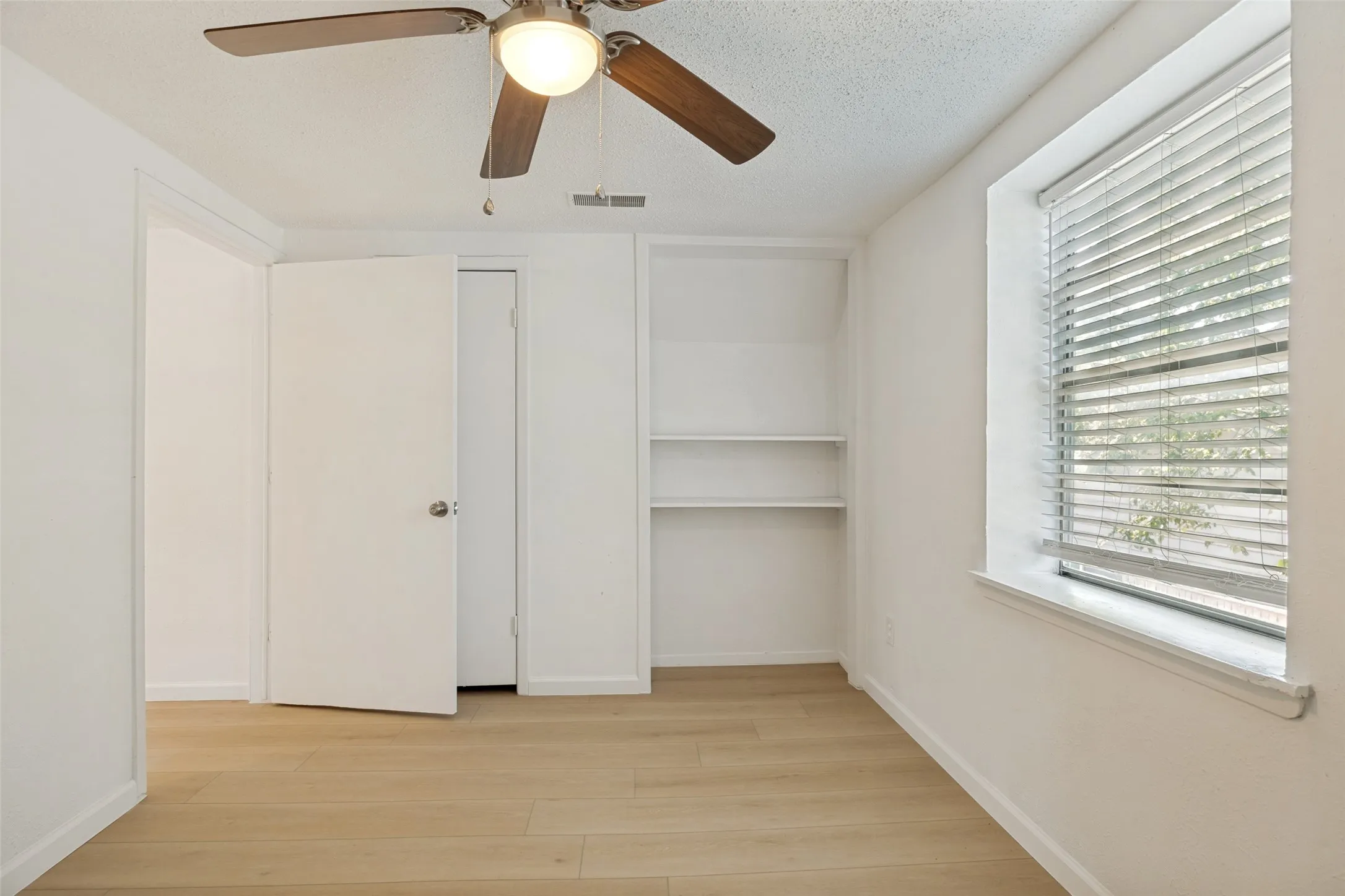 Single Family Residence For Sale in Dallas County , 101 S Lois Lane, Richardson, Texas 75081, 4 Bedroom, 3 Bathroom, 2 Garage spaces, 2,352 Sqft, built in 1965, mls#21307374, Real Estate Agent in Richardson, Homes For Sale in Dallas county, Homes For Sale in Richardson, Realtor in Richardson Texas, Real Estate Brokerage Independent Realty Texas, Luminita Cordes Realtor