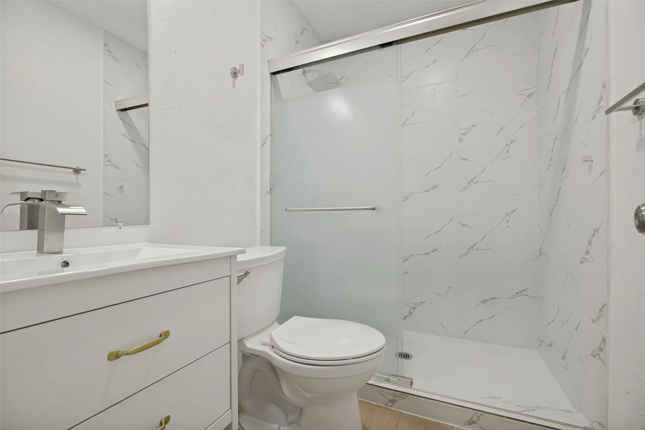 Single Family Residence For Sale in Dallas County , 101 S Lois Lane, Richardson, Texas 75081, 4 Bedroom, 3 Bathroom, 2 Garage spaces, 2,352 Sqft, built in 1965, mls#21307374, Real Estate Agent in Richardson, Homes For Sale in Dallas county, Homes For Sale in Richardson, Realtor in Richardson Texas, Real Estate Brokerage Independent Realty Texas, Luminita Cordes Realtor