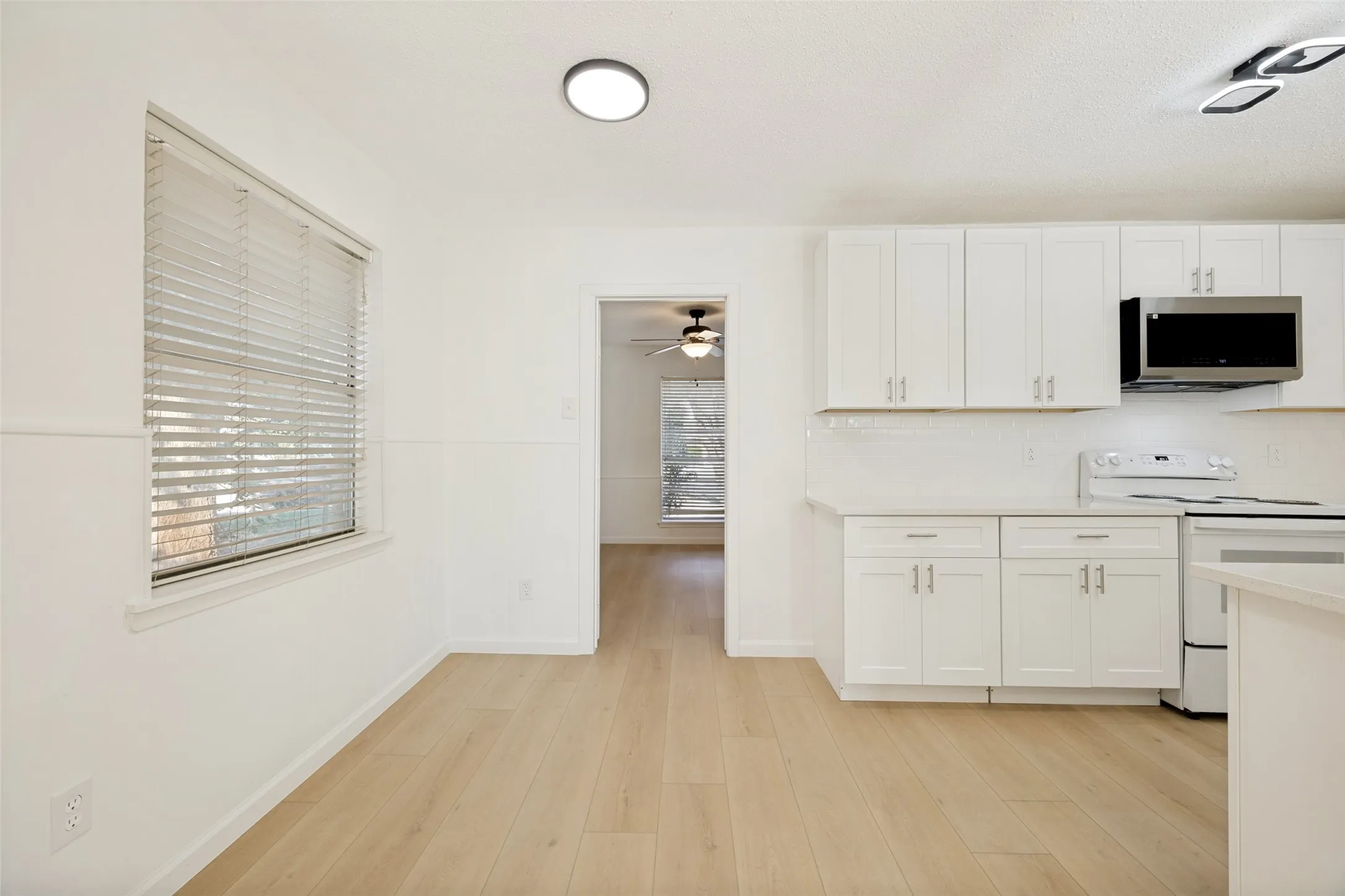 Single Family Residence For Sale in Dallas County , 101 S Lois Lane, Richardson, Texas 75081, 4 Bedroom, 3 Bathroom, 2 Garage spaces, 2,352 Sqft, built in 1965, mls#21307374, Real Estate Agent in Richardson, Homes For Sale in Dallas county, Homes For Sale in Richardson, Realtor in Richardson Texas, Real Estate Brokerage Independent Realty Texas, Luminita Cordes Realtor